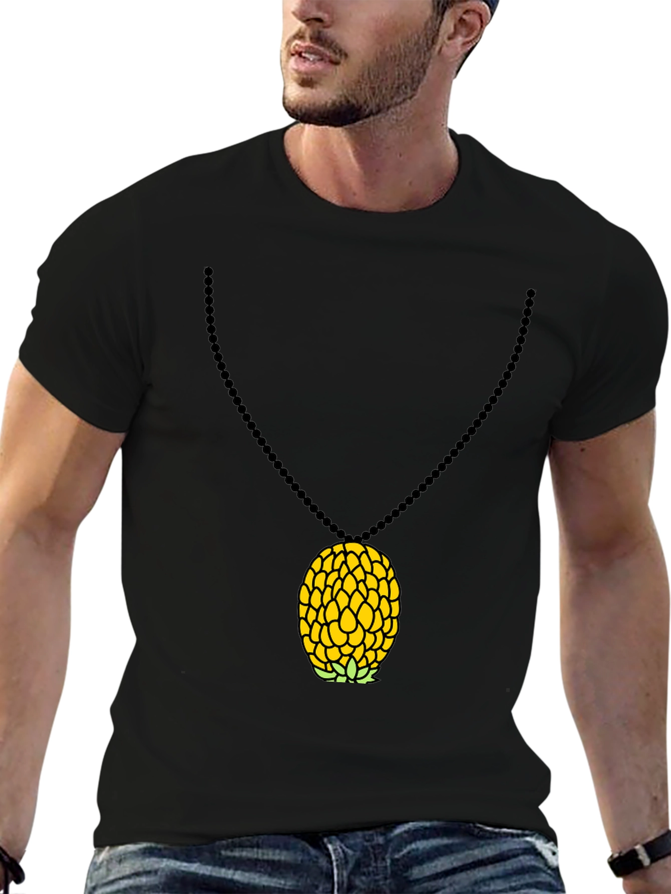 Camiseta Negra con Colgante de Piña