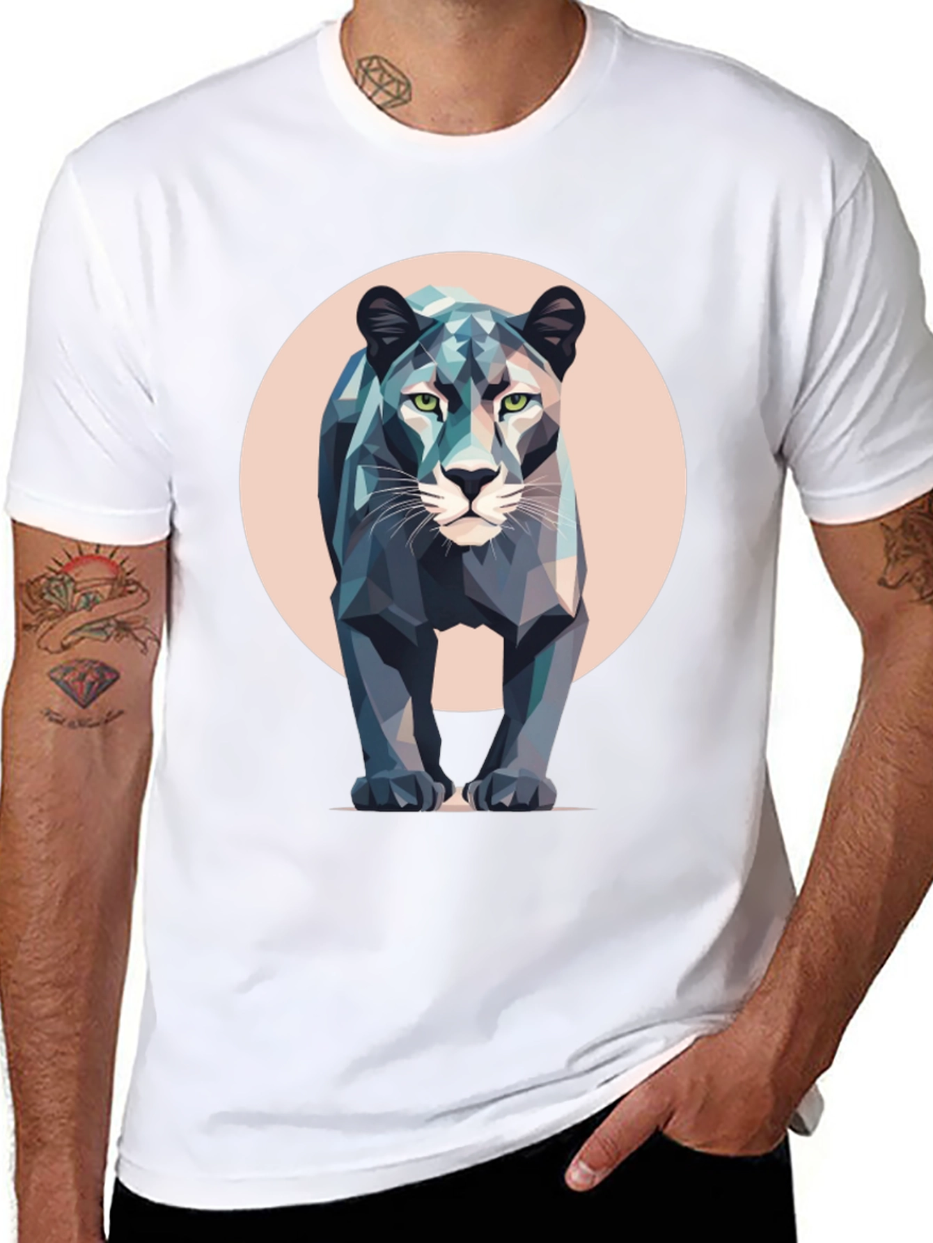 Camiseta Negra con Diseño de Pantera Geométrica