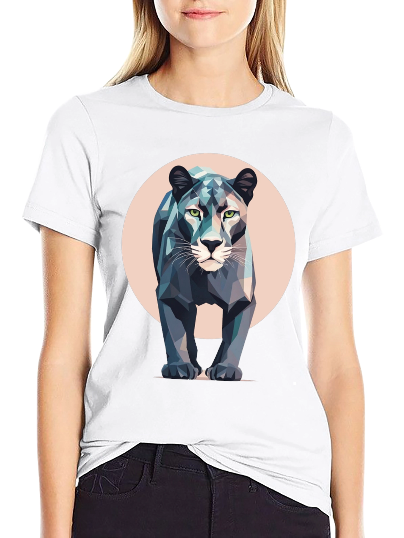 Camiseta Negra con Diseño de Pantera Geométrica