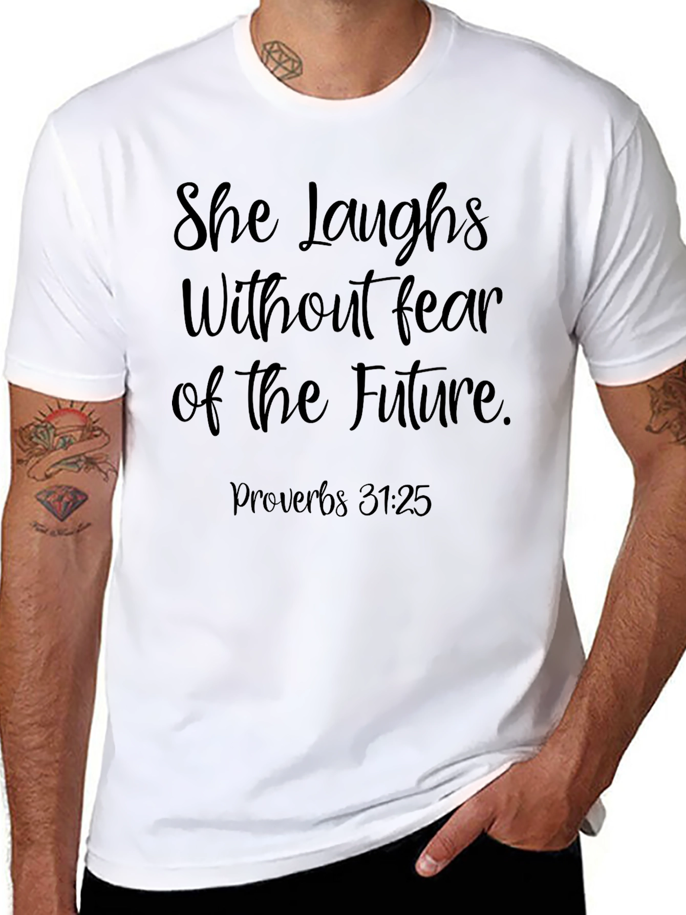 Camiseta Negra con Mensaje Inspirador Proverbios 31:25