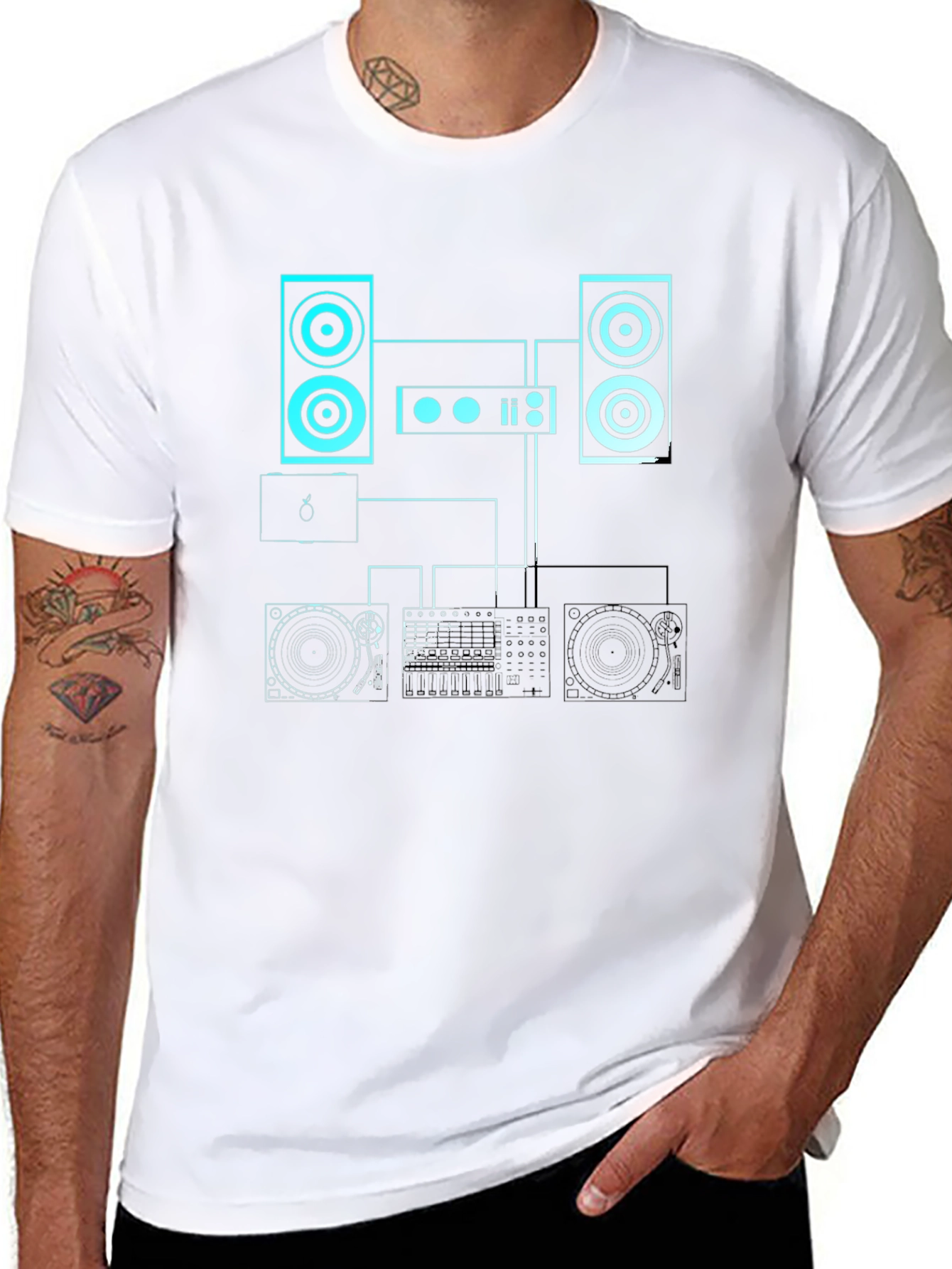 Camiseta Negra con Diseño de Equipo de DJ