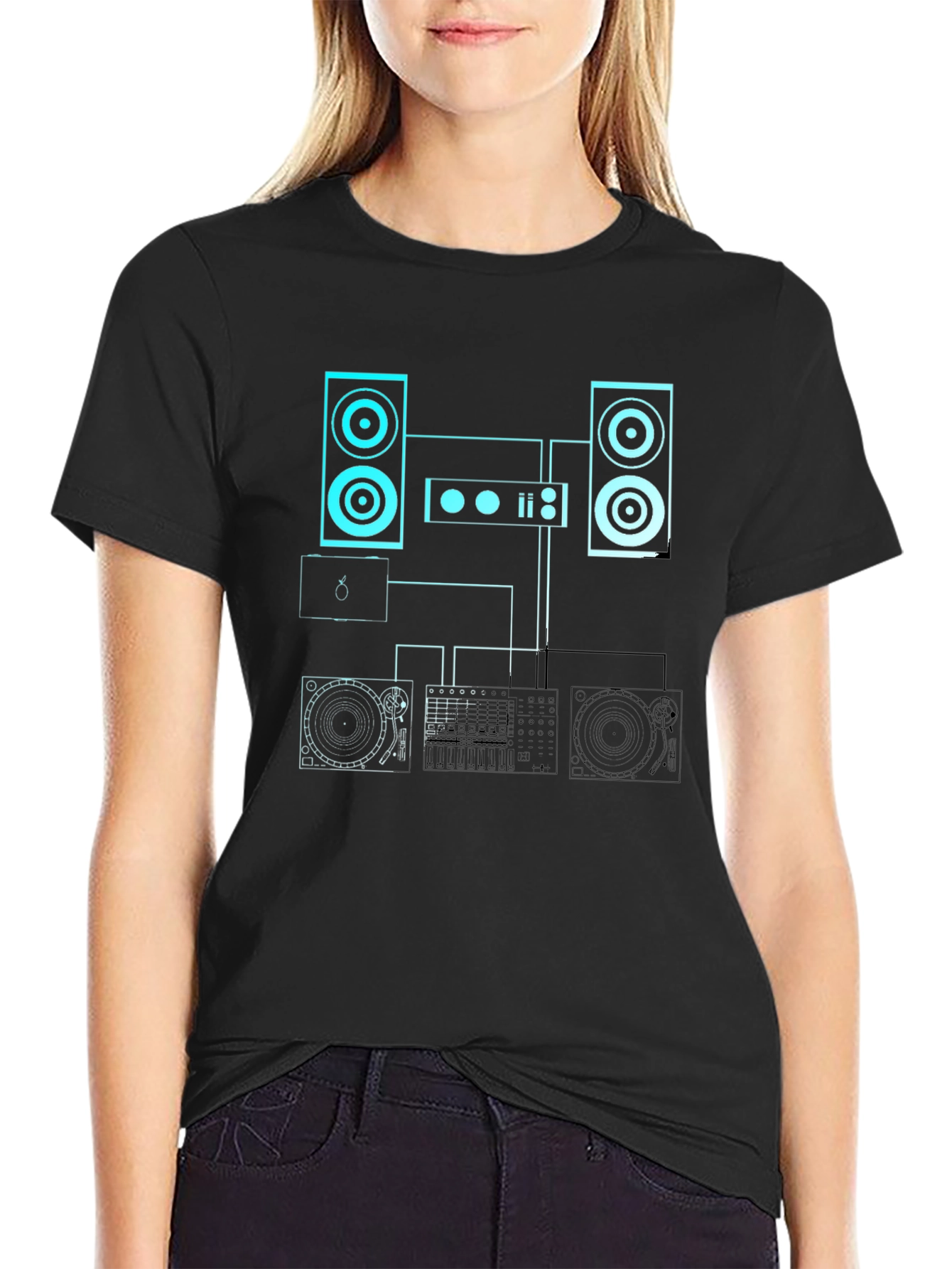 Camiseta Negra con Diseño de Equipo de DJ