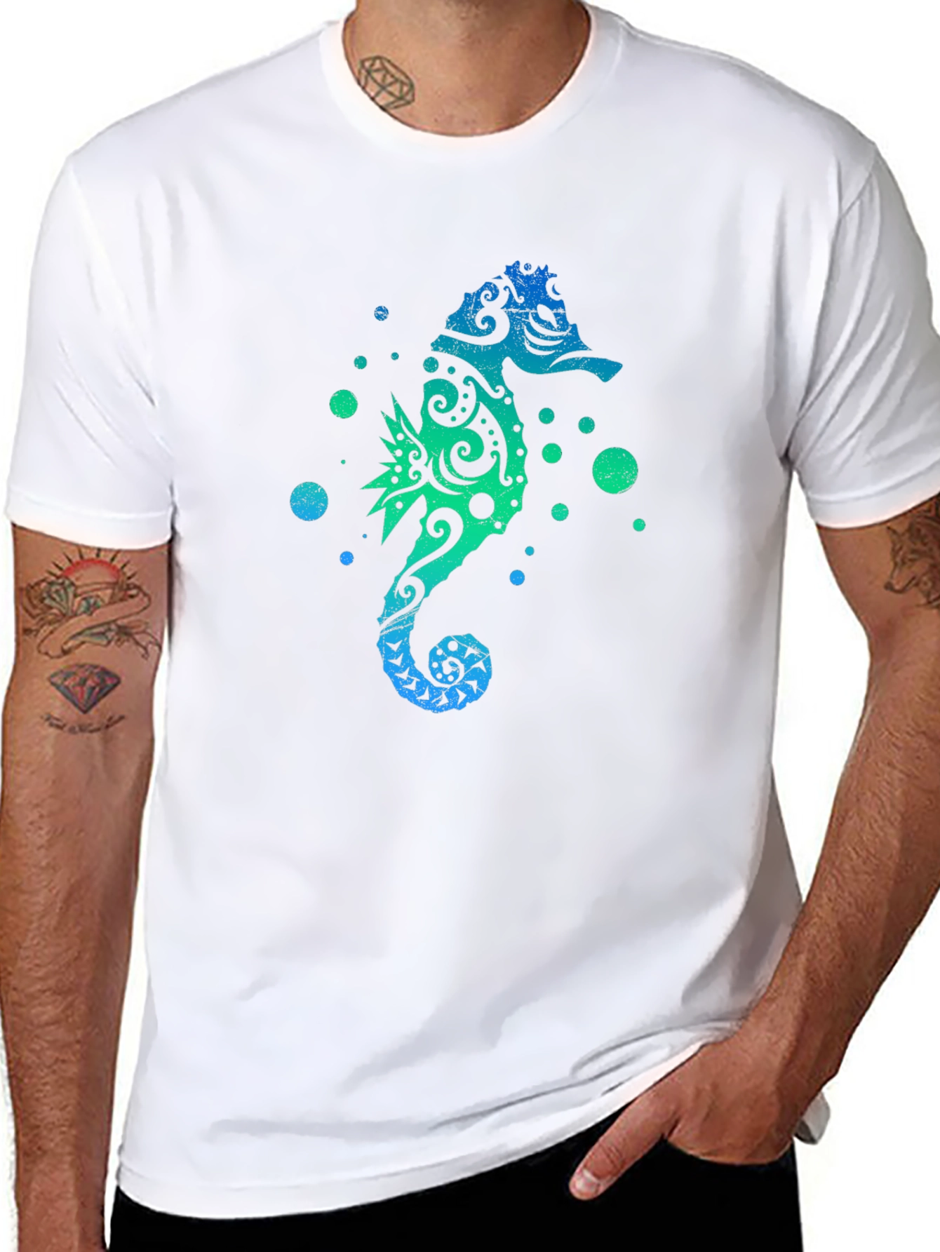Camiseta Negra Estampado Hipocampo Tribal