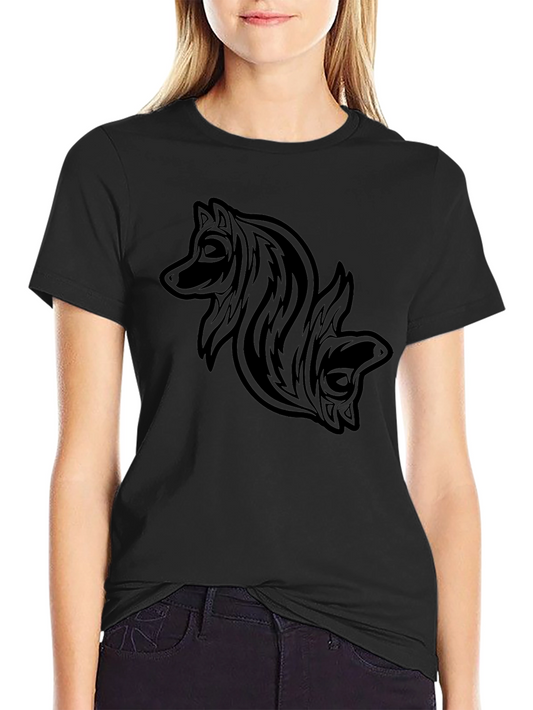 Camiseta Negra con Diseño de Lobos Tribal