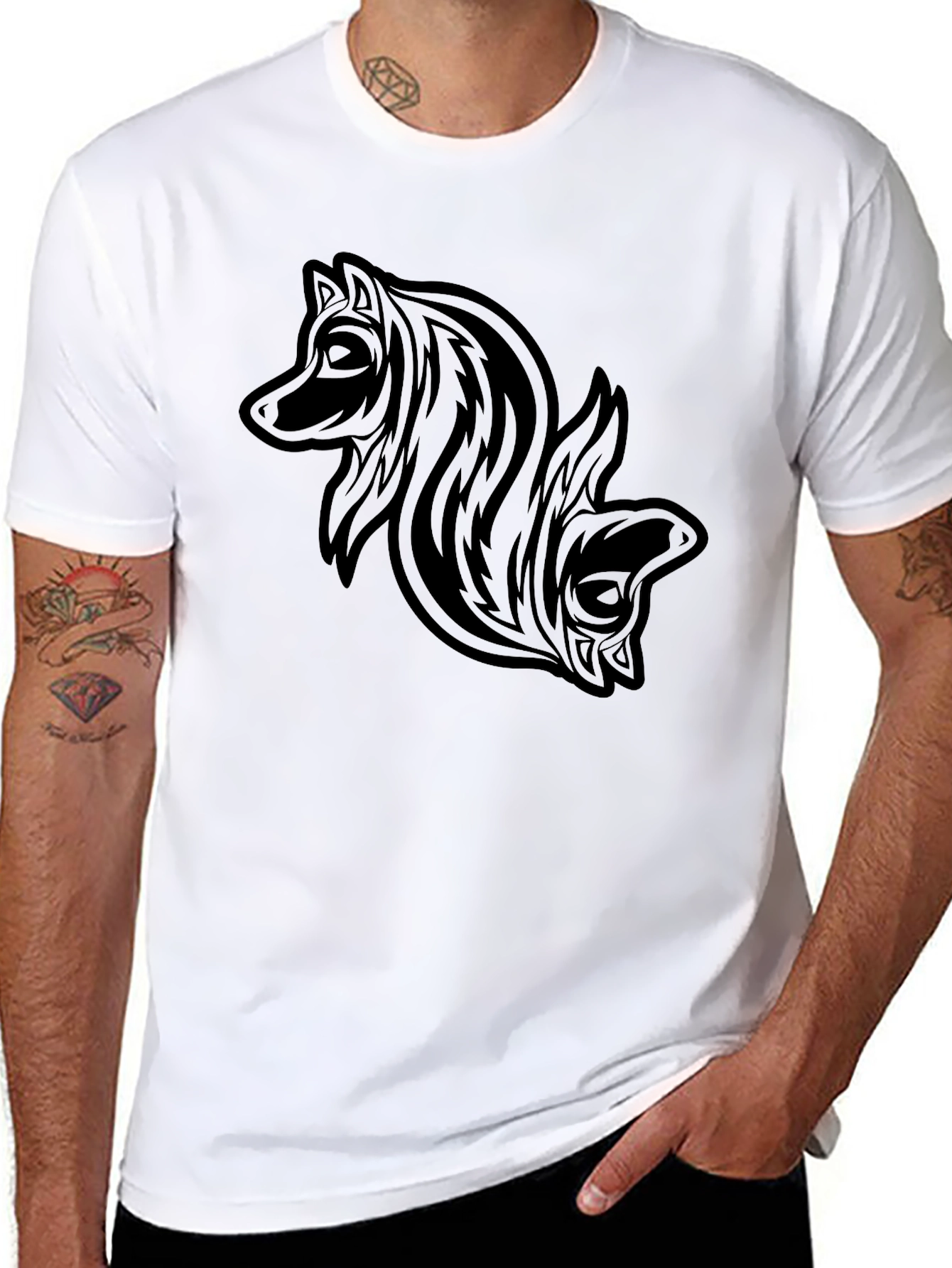 Camiseta Negra con Diseño de Lobos Tribal