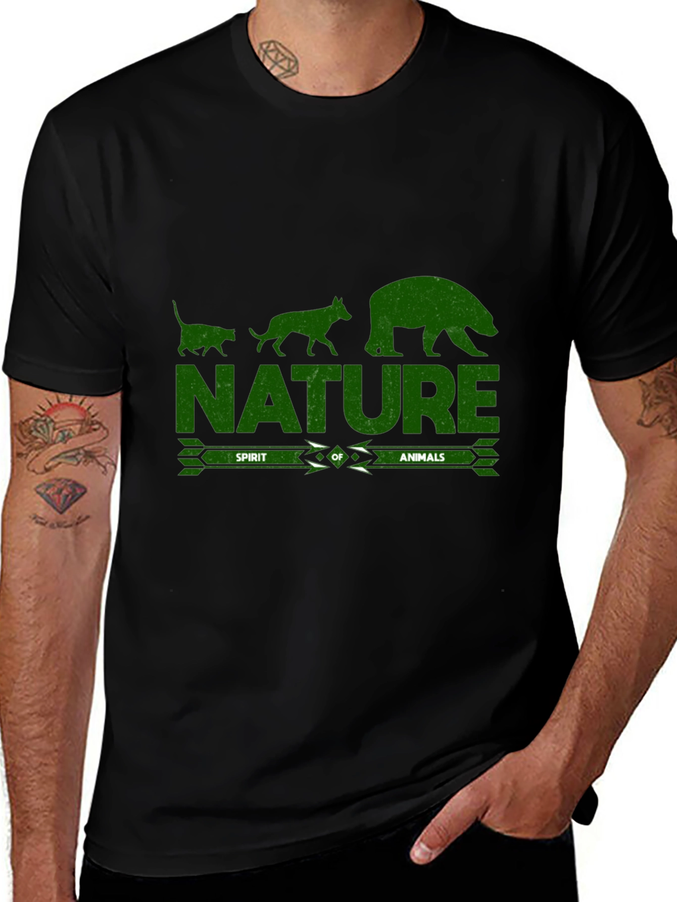 Camiseta Negra con Diseño de Naturaleza y Animales