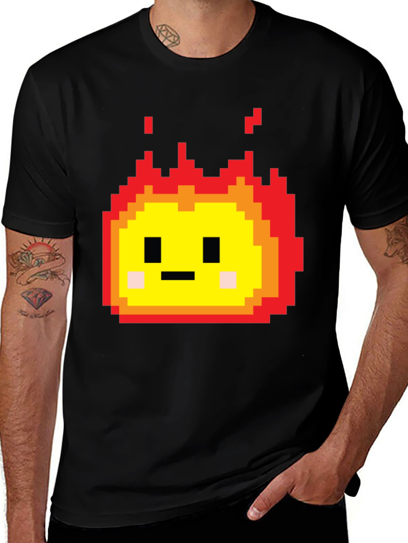 Camiseta Negra con Diseño Pixel de Fuego