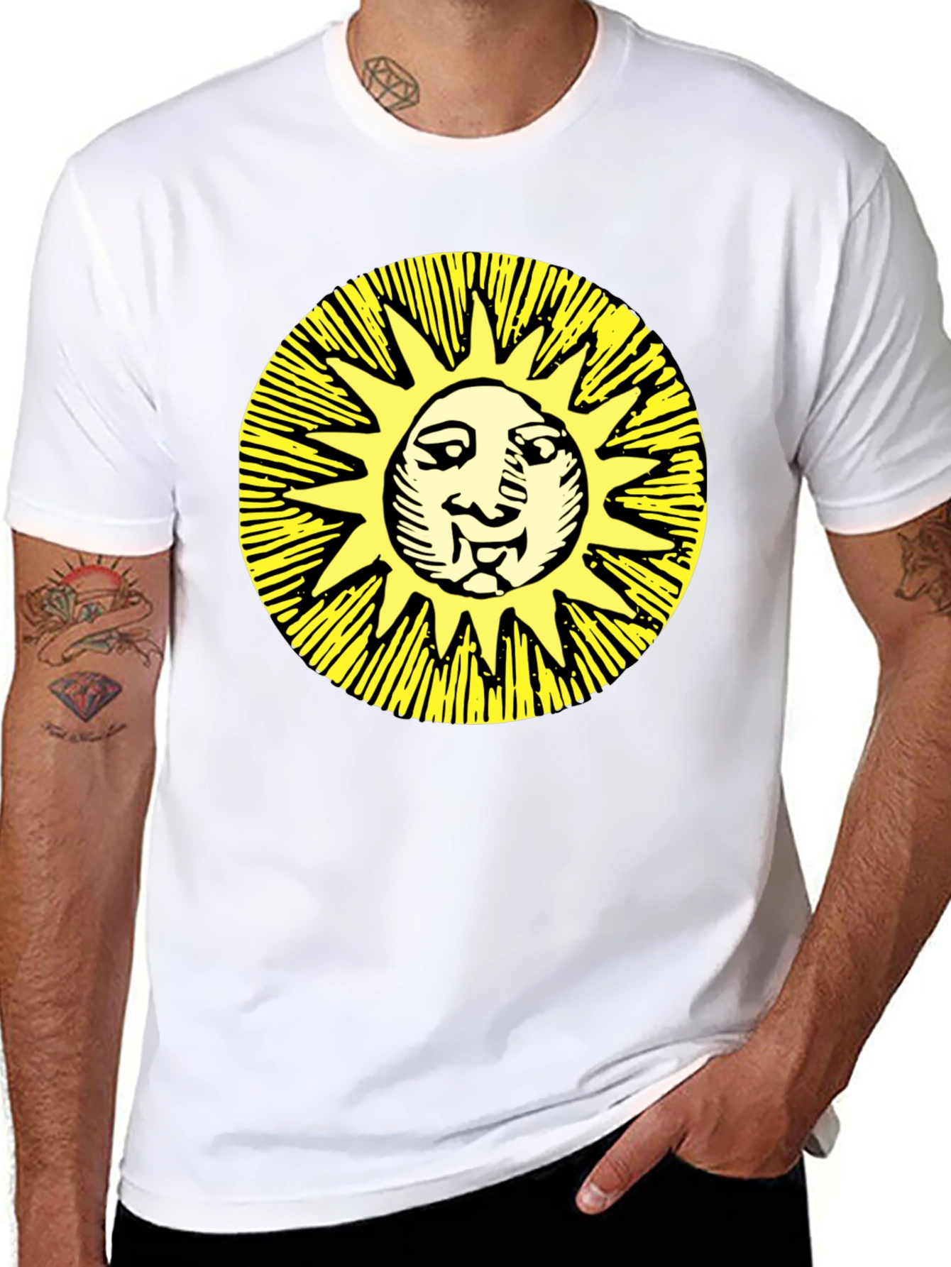 Camiseta Negra con Sol Amarillo Estampado