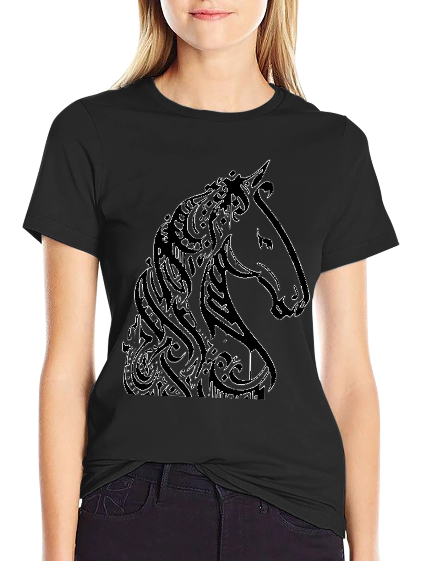 Camiseta Negra con Diseño de Caballo Abstracto