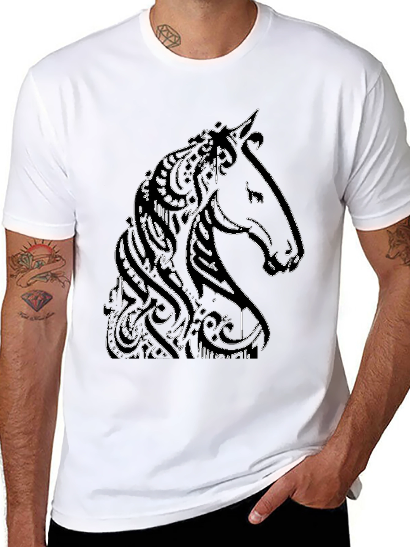 Camiseta Negra con Diseño de Caballo Abstracto