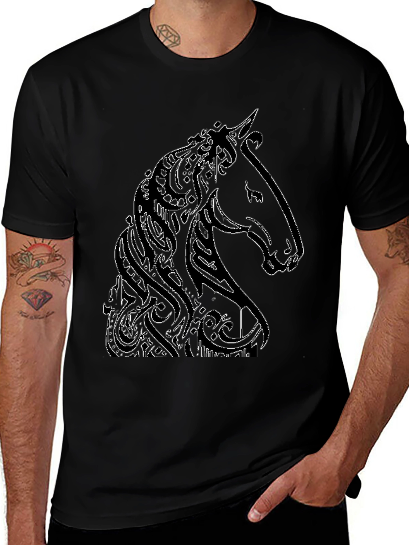 Camiseta Negra con Diseño de Caballo Abstracto