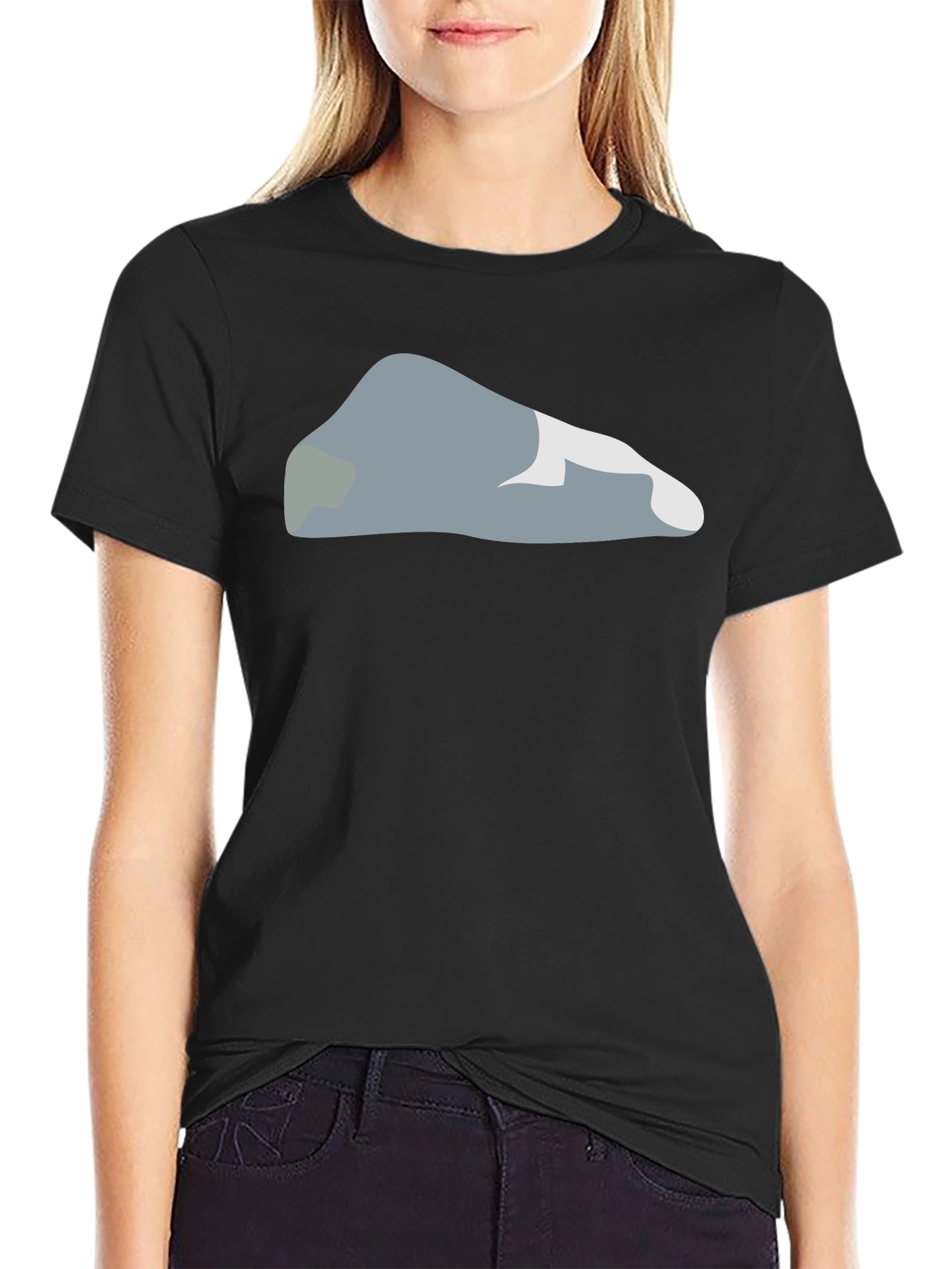 Camiseta Negra con Diseño Abstracto de Roca