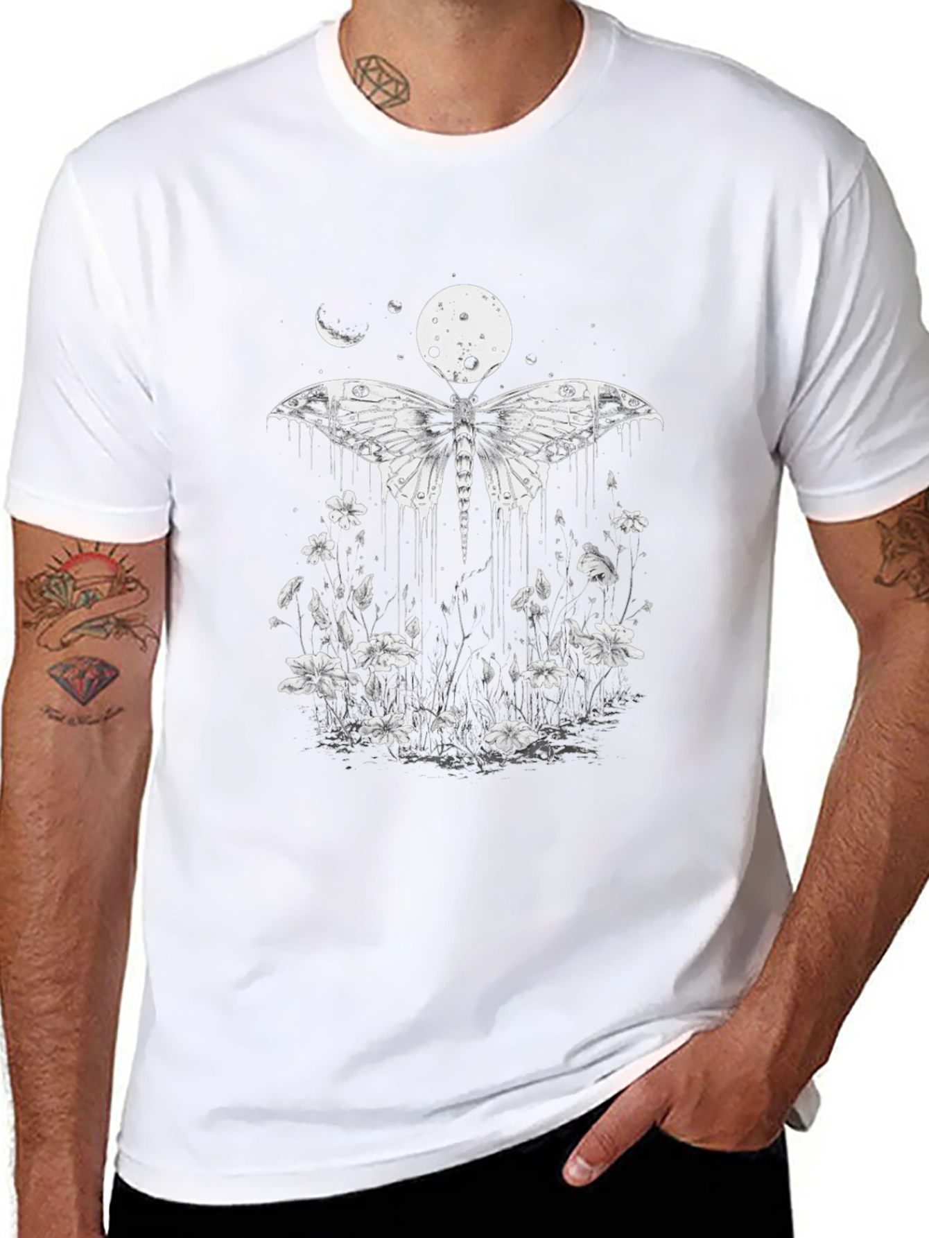 Camiseta Negra con Diseño de Mariposa Lunar
