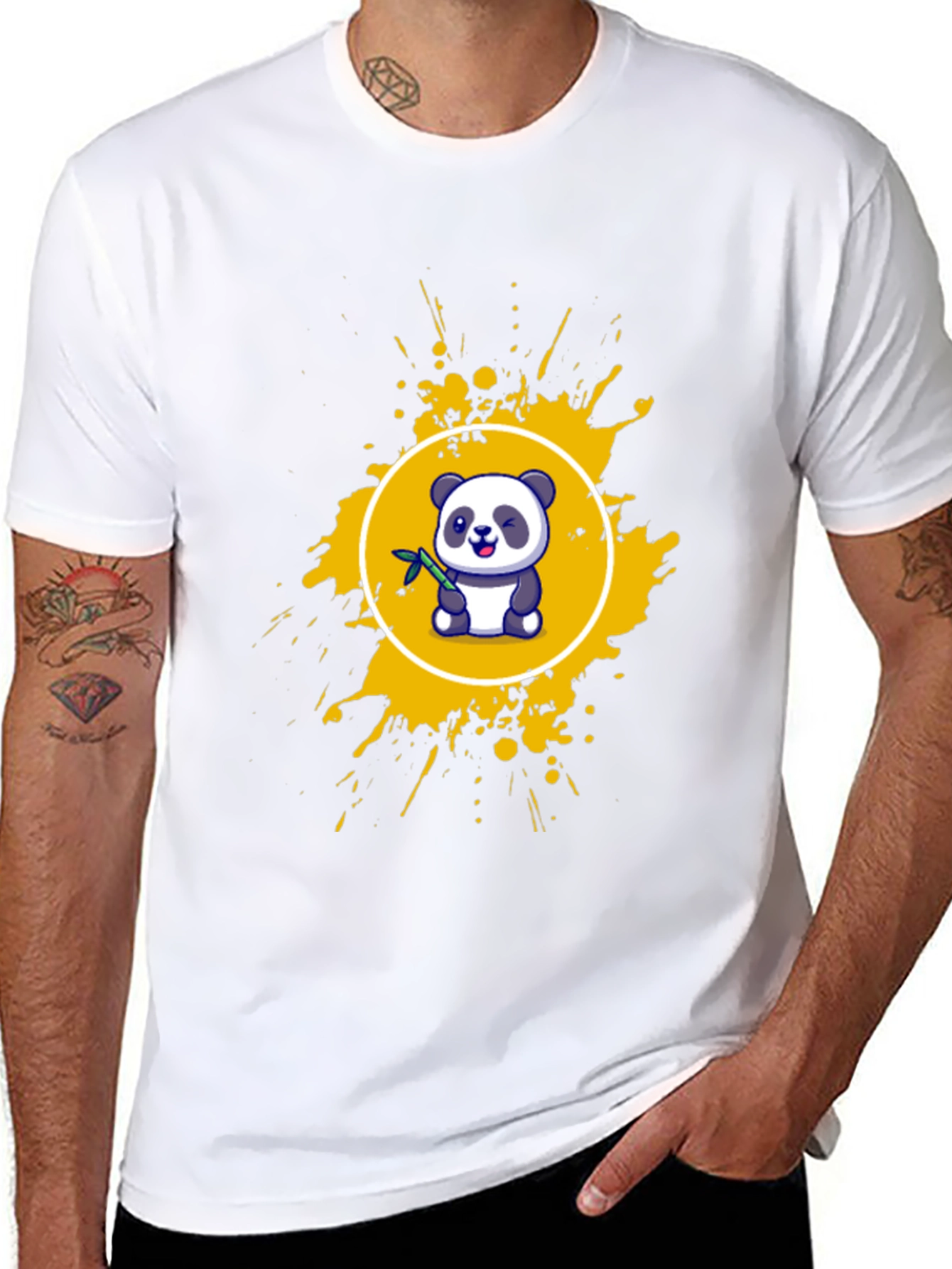 Camiseta Negra con Panda y Salpicaduras Amarillas