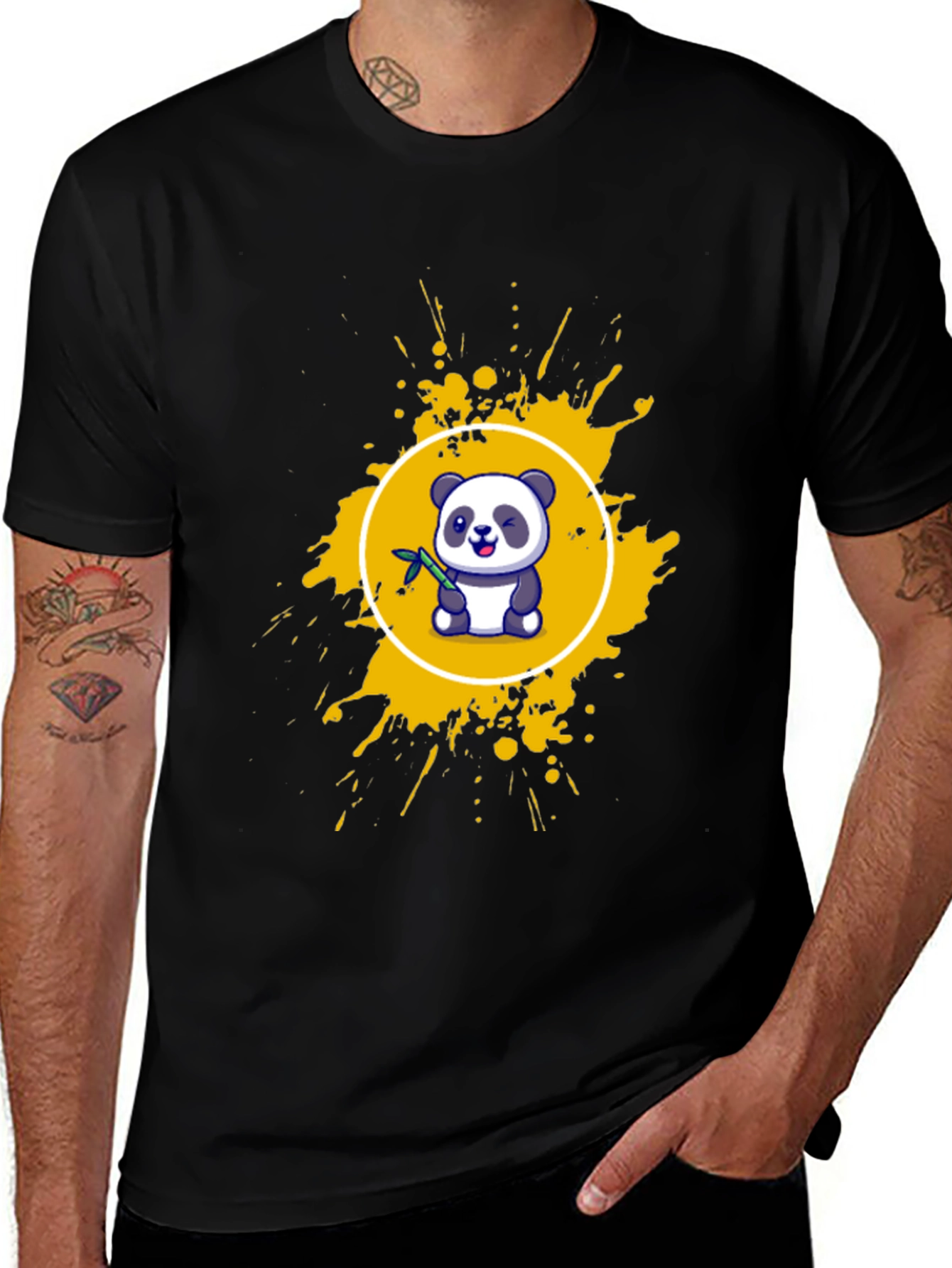 Camiseta Negra con Panda y Salpicaduras Amarillas