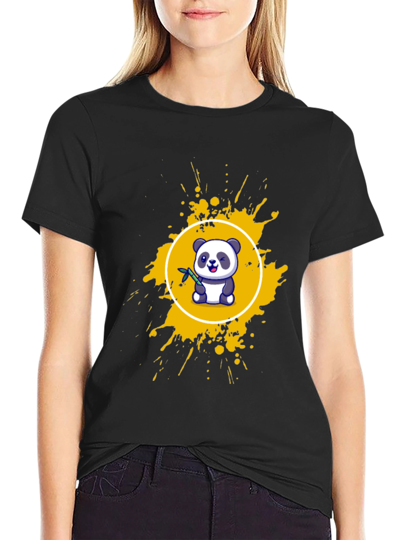 Camiseta Negra con Panda y Salpicaduras Amarillas