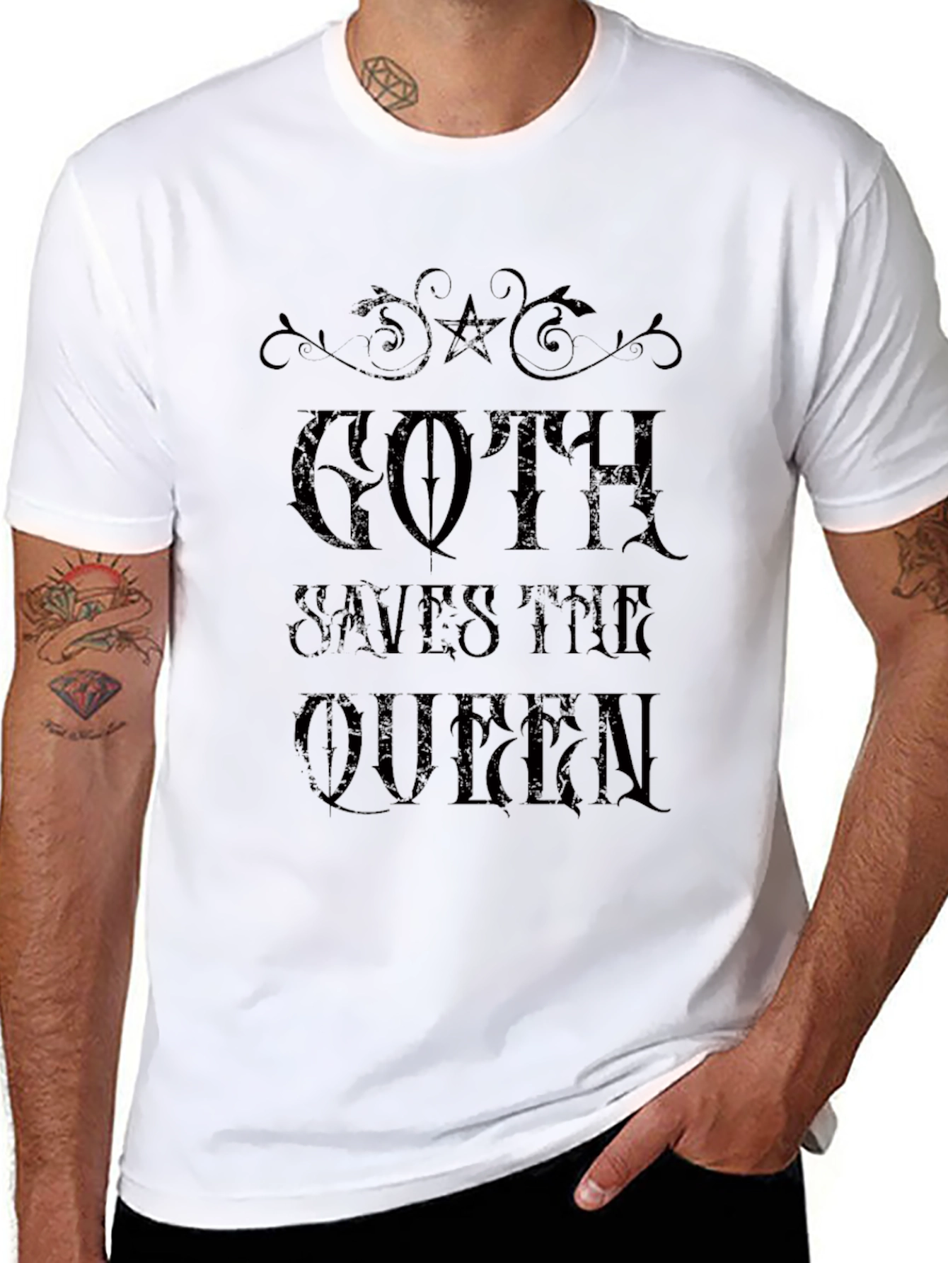 Camiseta Negra Goth Saves The Queen