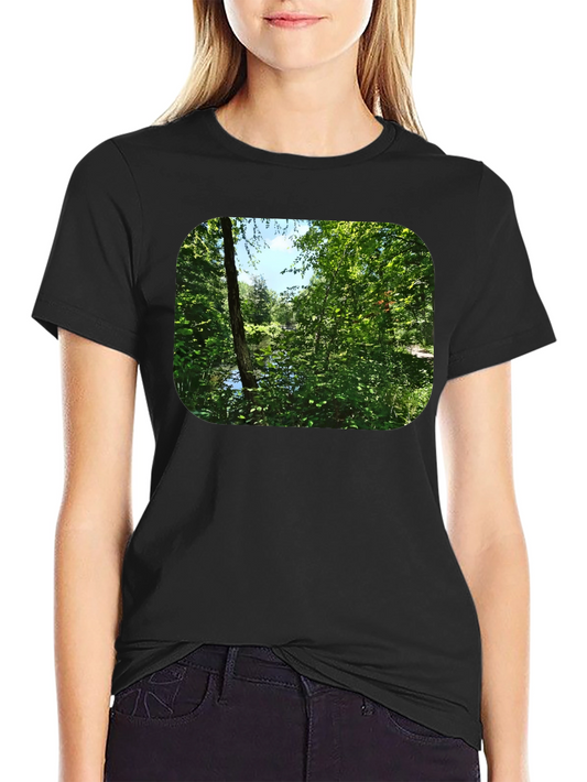 Camiseta Negra con Diseño de Naturaleza