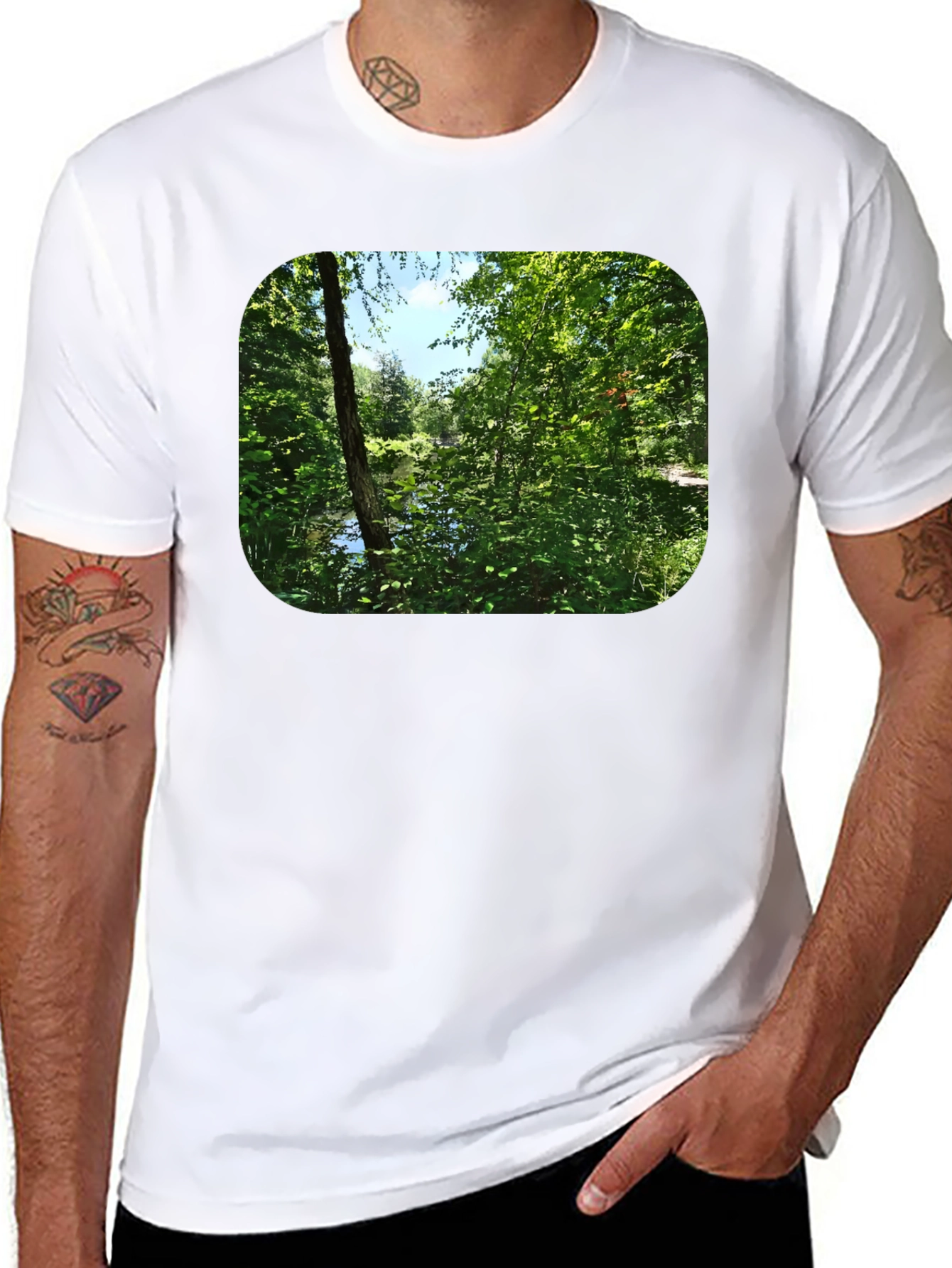 Camiseta Negra con Diseño de Naturaleza