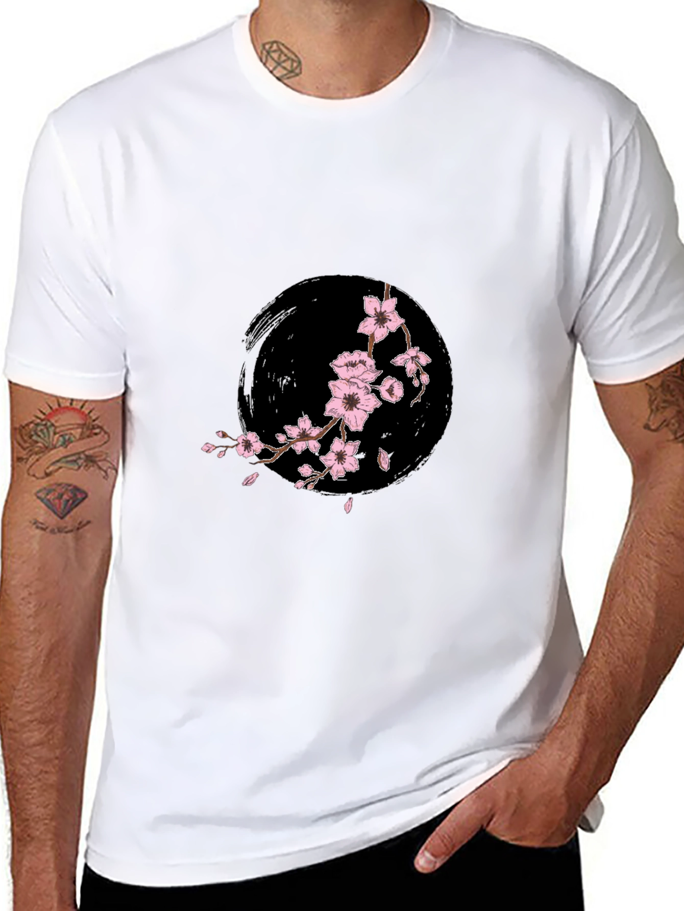 Camiseta Negra con Diseño Floral Japonés