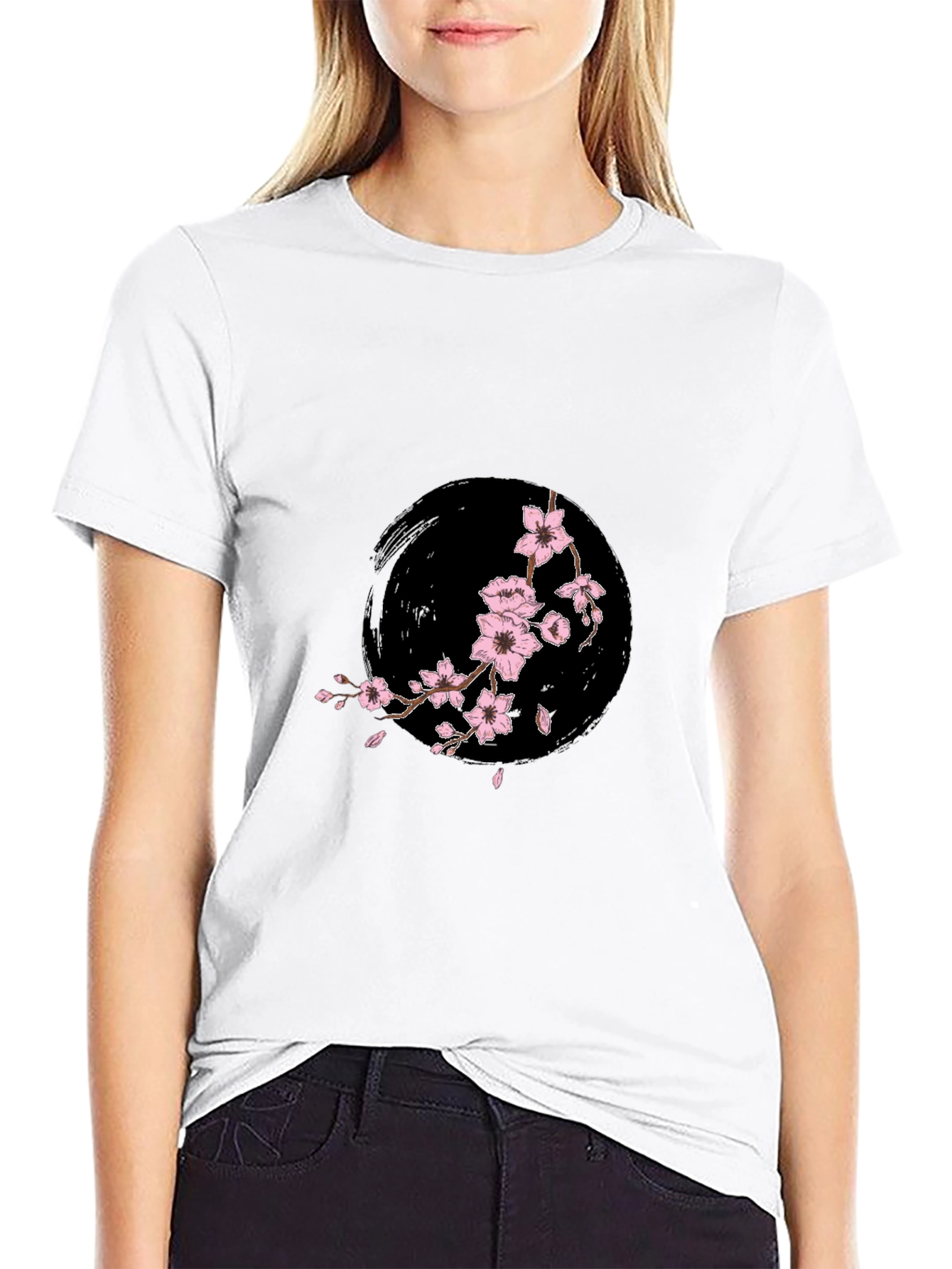 Camiseta Negra con Diseño Floral Japonés