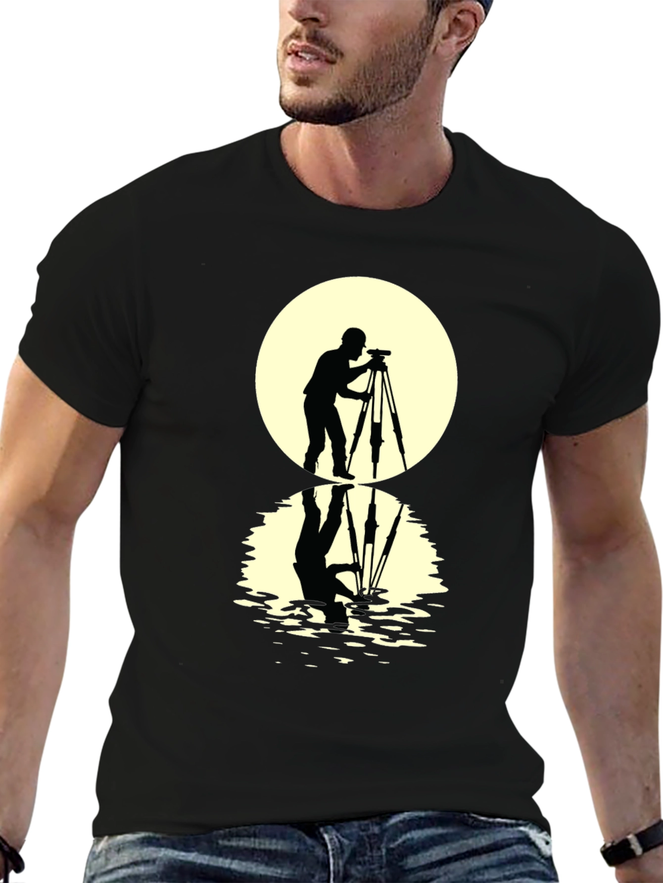 Camiseta Negra con Diseño de Fotógrafo y Reflejo