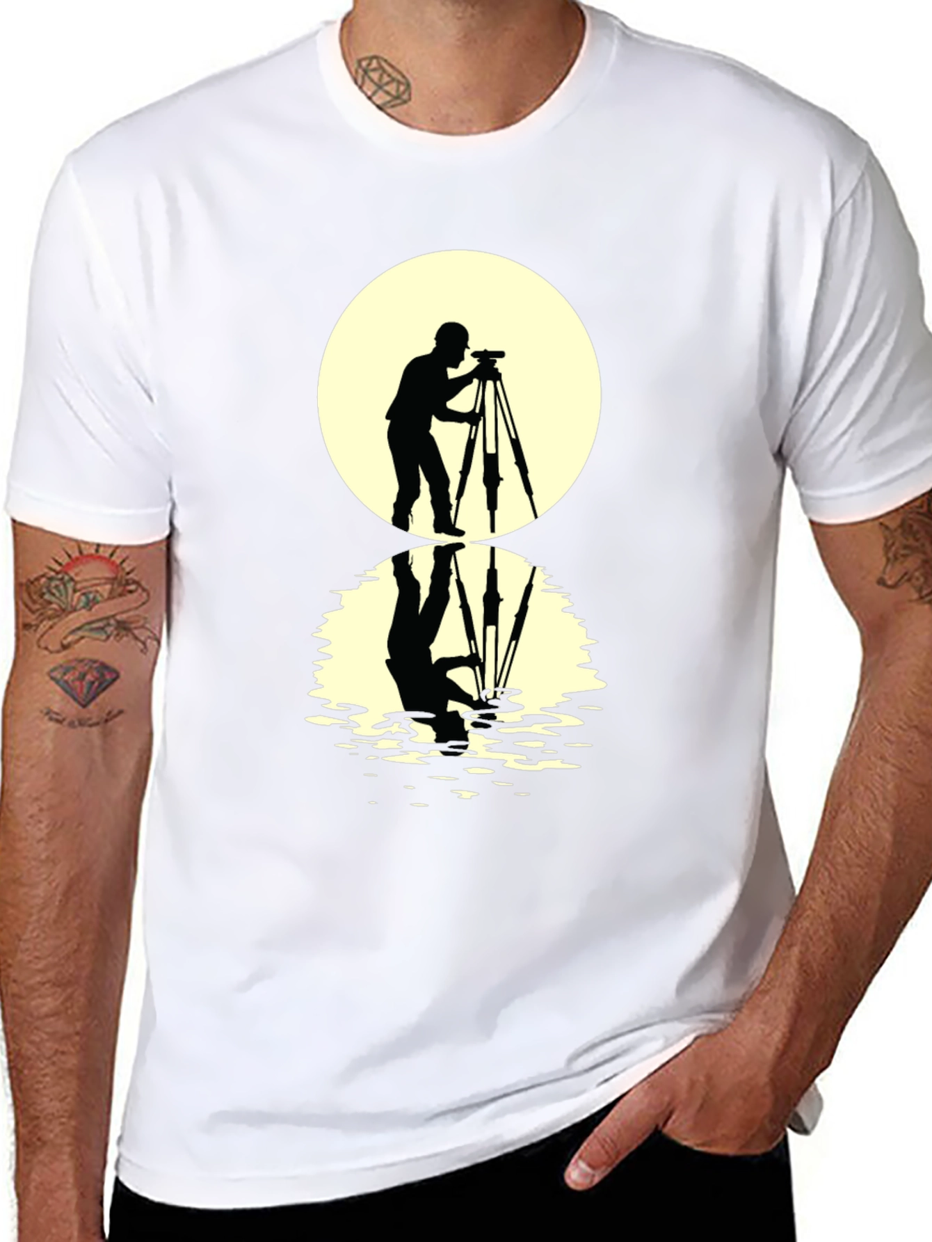 Camiseta Negra con Diseño de Fotógrafo y Reflejo