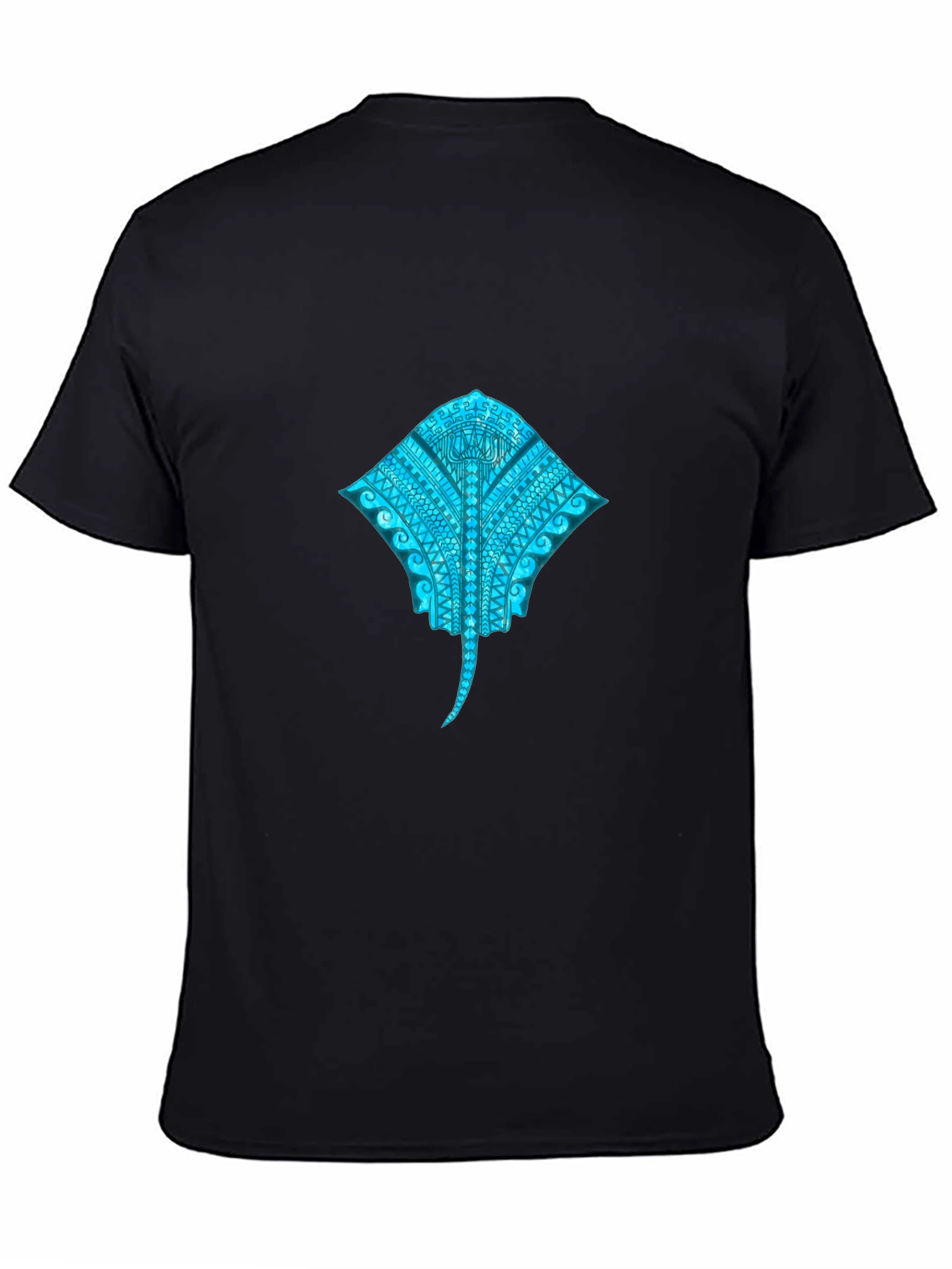 Camiseta Negra con Diseño de Mantarraya Tribal Azul