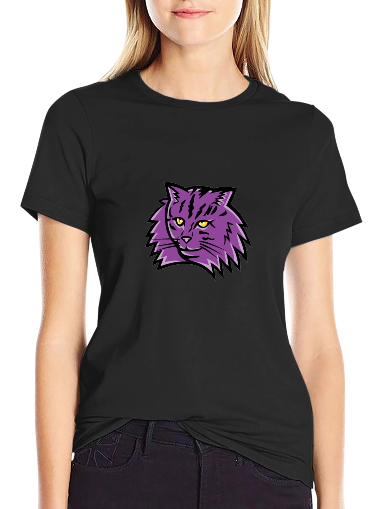 Camiseta Negra con Diseño de Gato Púrpura
