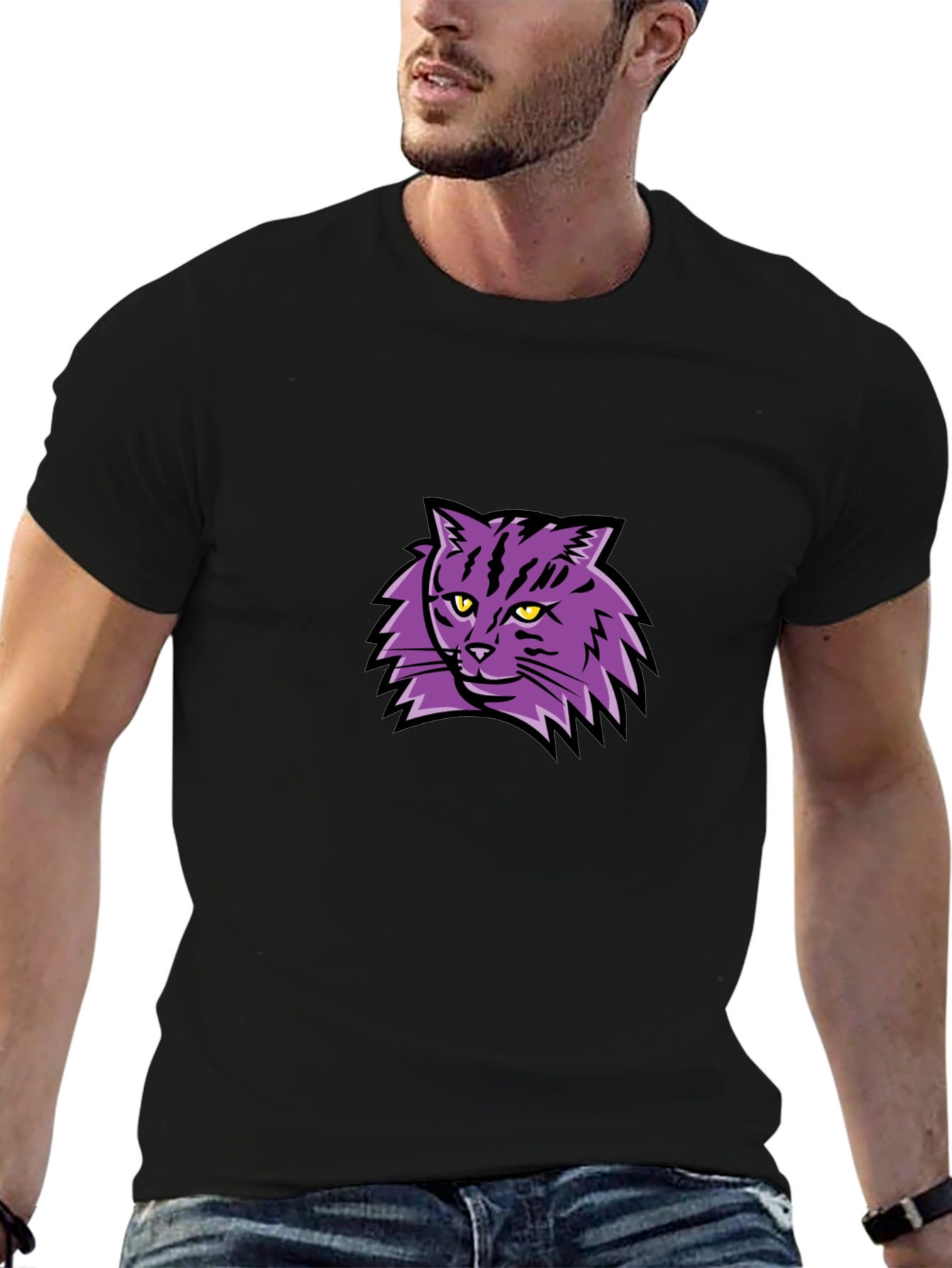 Camiseta Negra con Diseño de Gato Púrpura