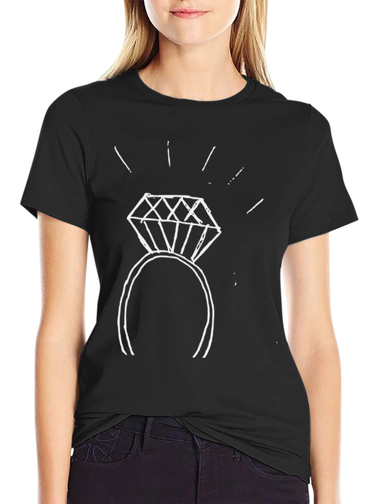 Camiseta Negra con Diseño de Anillo de Compromiso