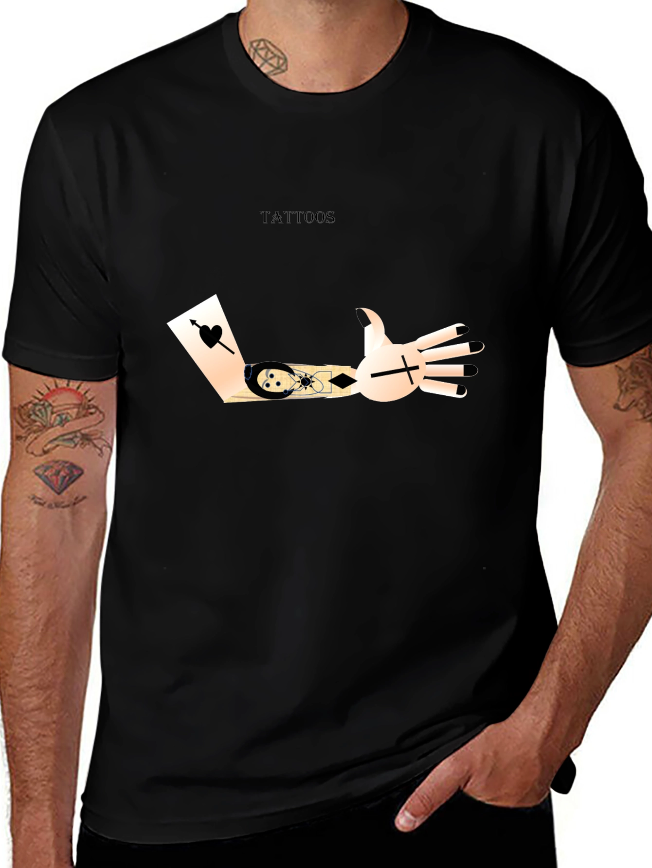 Camiseta Negra con Diseño de Tatuajes
