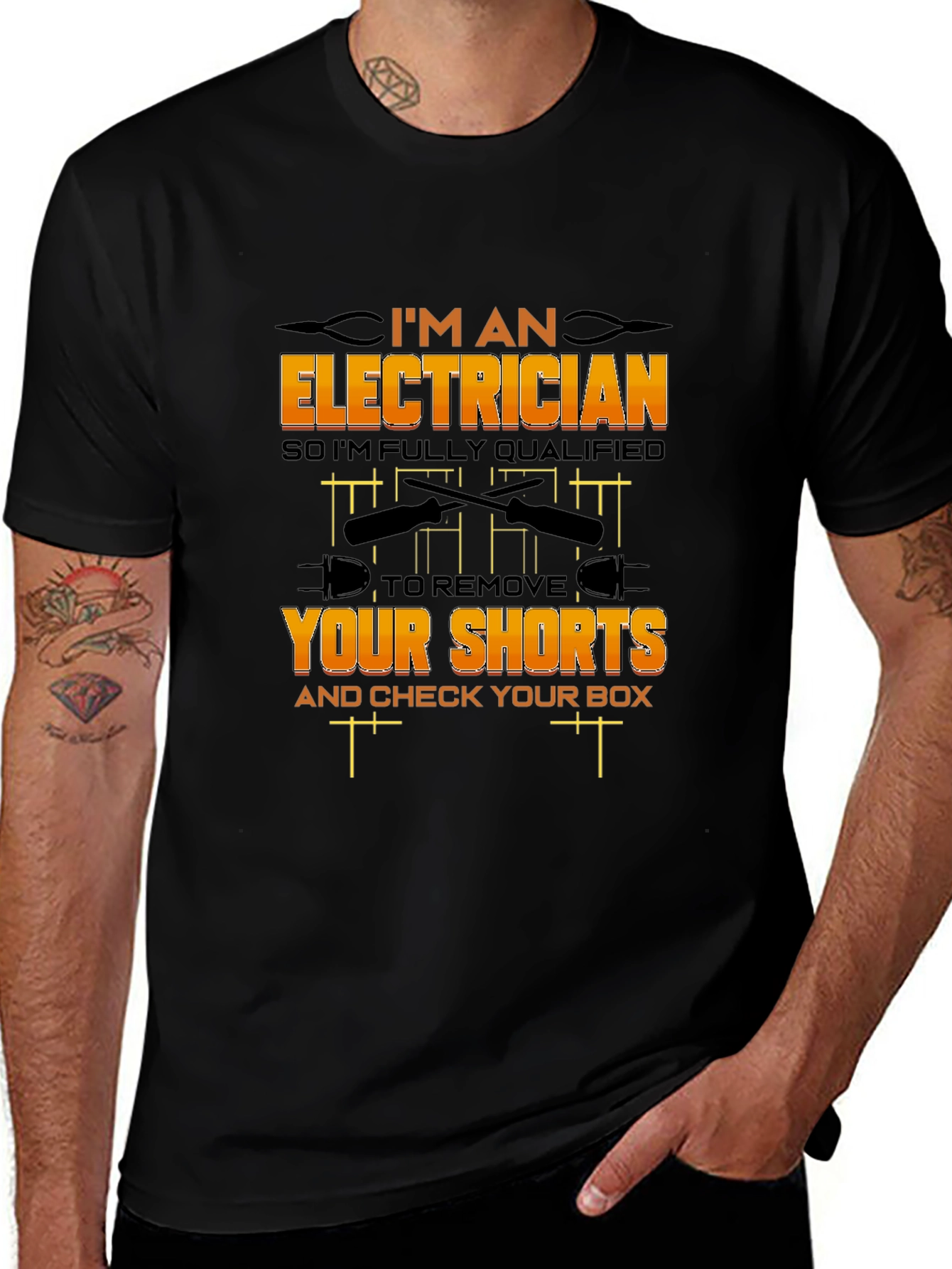 Camiseta Negra Eléctrico Humorístico