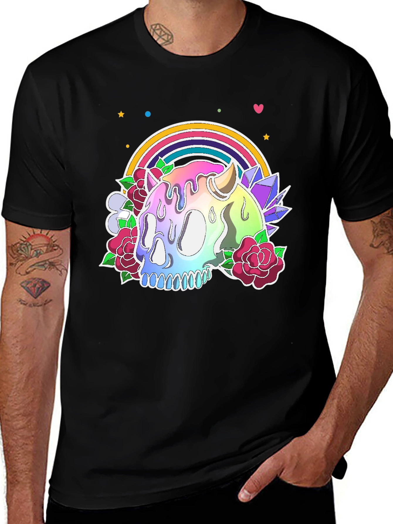 Camiseta Negra con Calavera Arcoíris y Flores