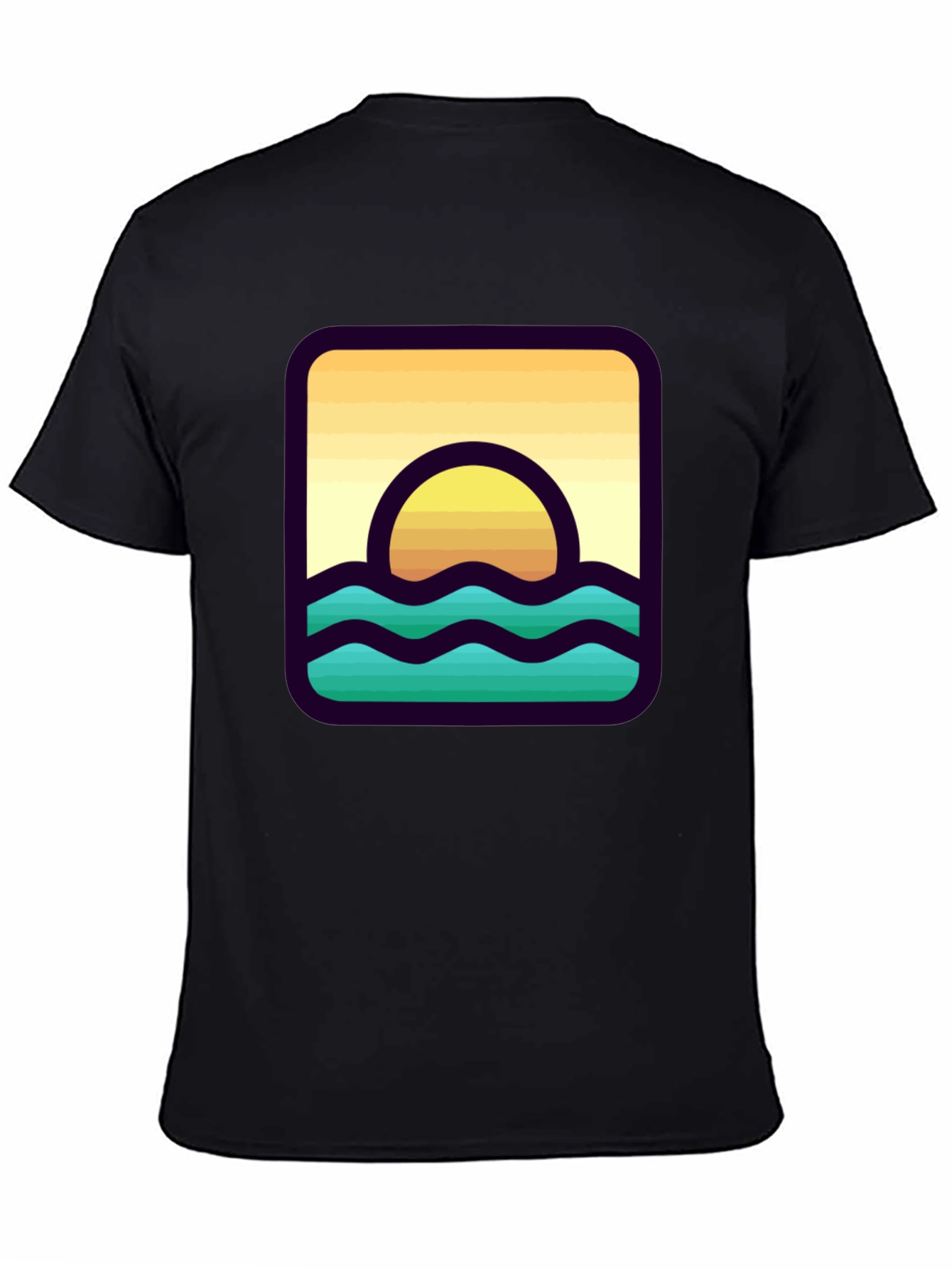 Camiseta Negra con Diseño de Sol y Olas