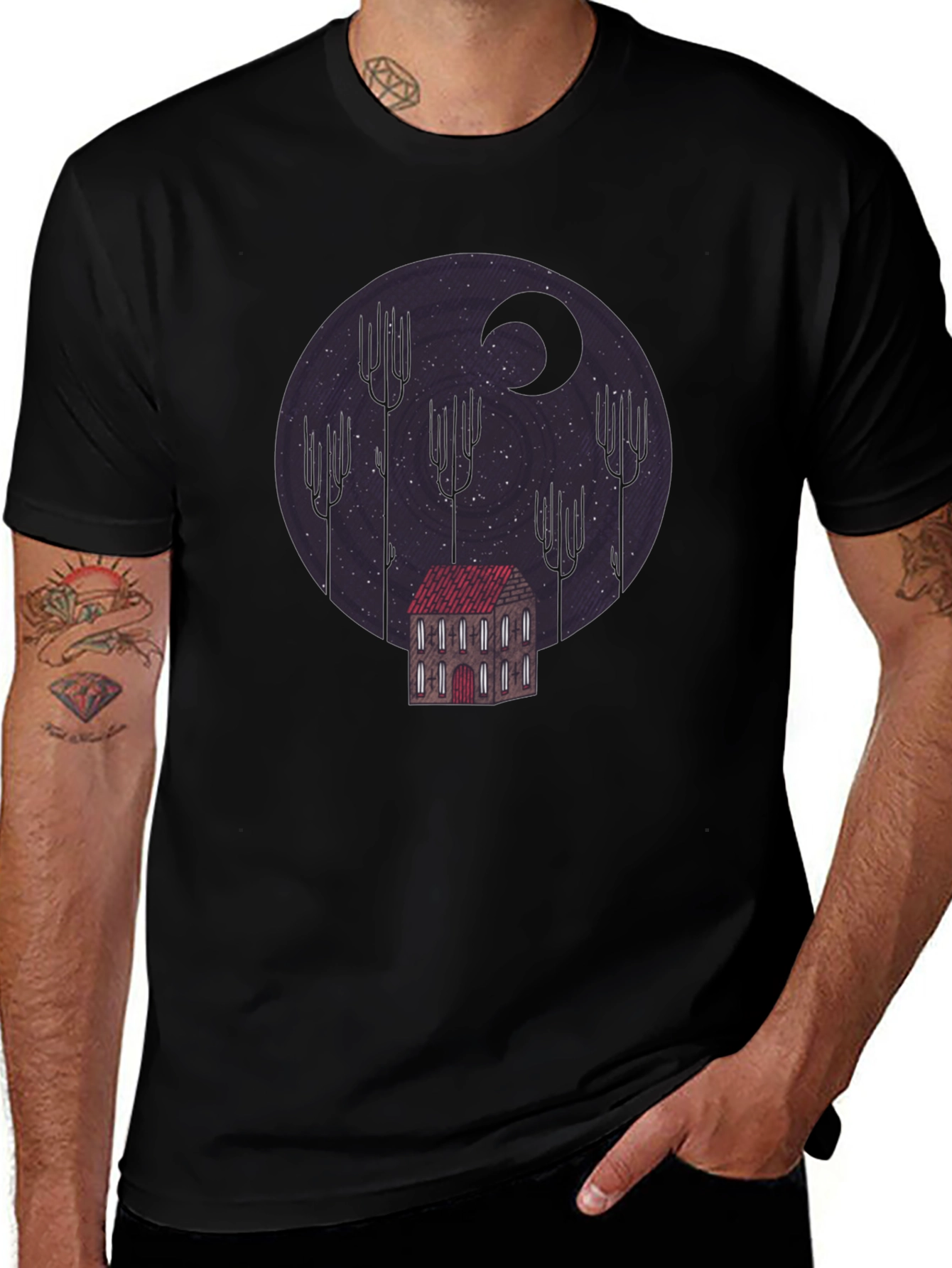 Camiseta Negra Diseño Noche Estrellada y Casa Misteriosa