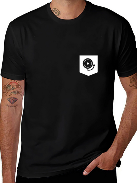 Camiseta Negra con Bolsillo y Diseño de Campana