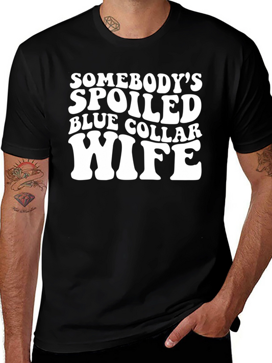 Camiseta Negra Somebodys Spoiled Blue Collar Wife
