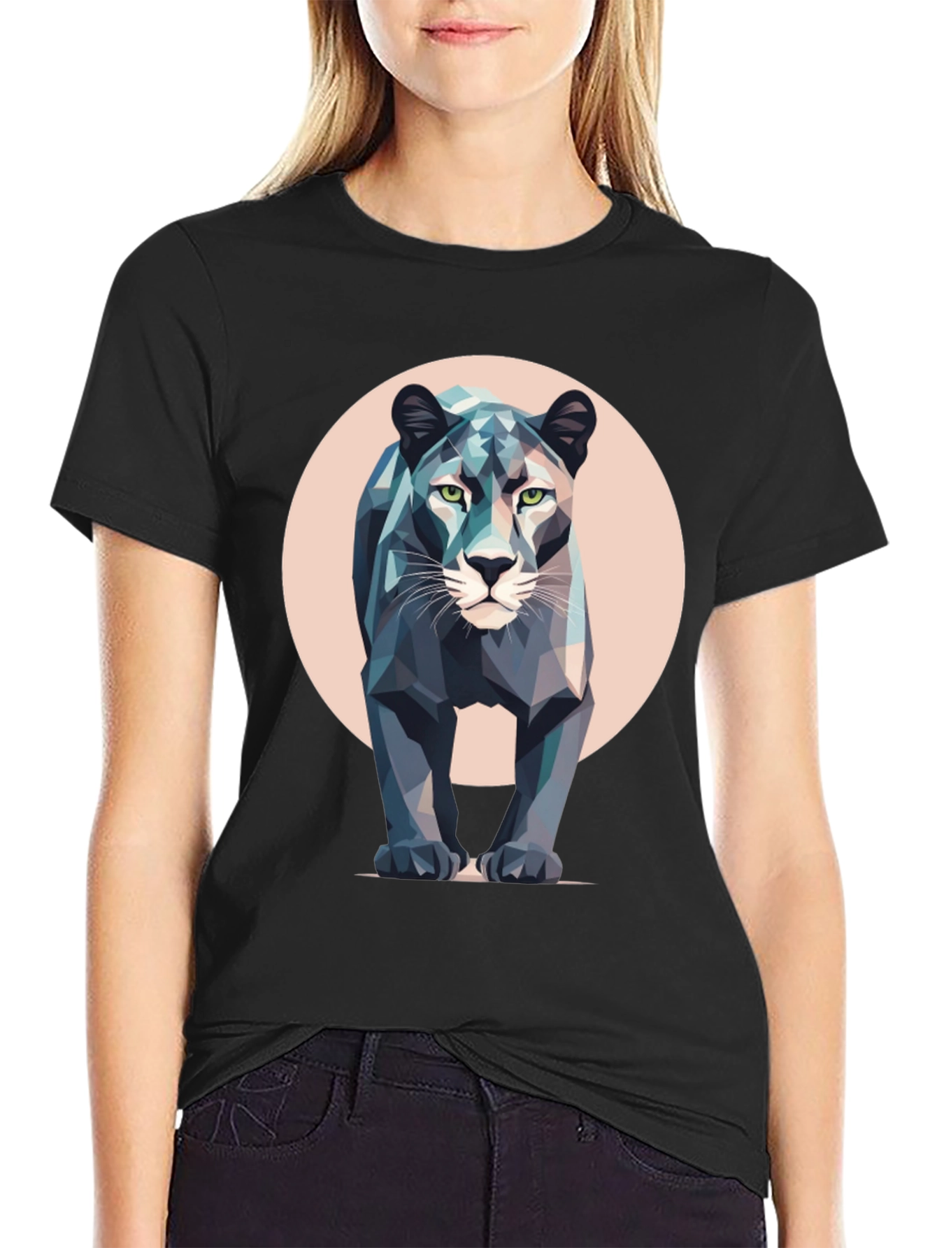 Camiseta Negra con Diseño de Pantera Geométrica