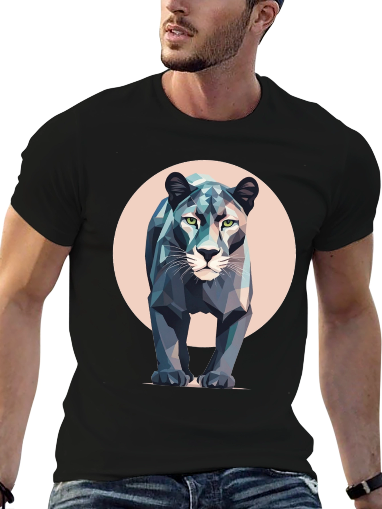 Camiseta Negra con Diseño de Pantera Geométrica