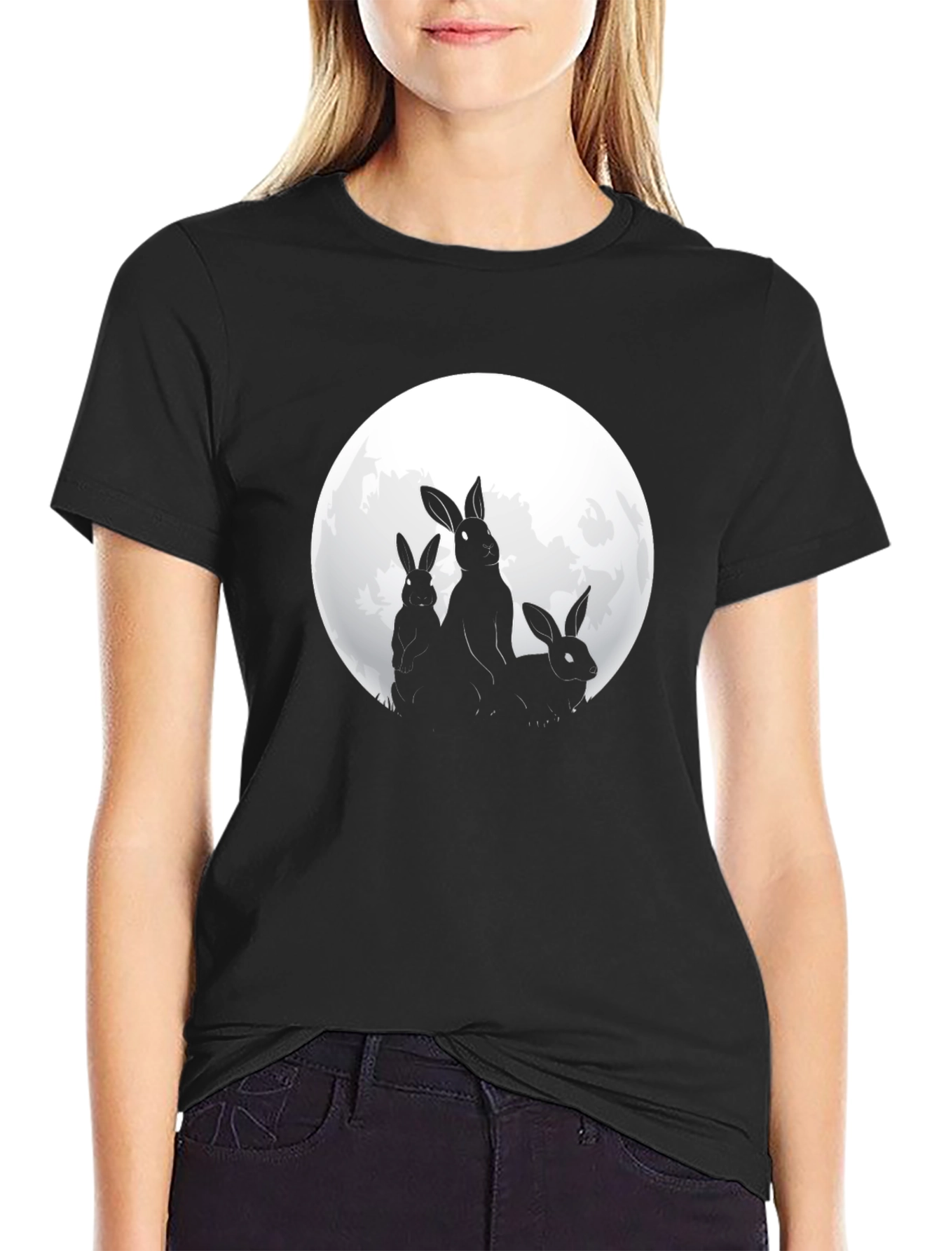Camiseta Negra con Diseño de Conejos y Luna