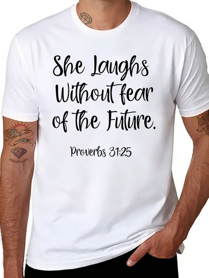 Camiseta Negra con Mensaje Inspirador Proverbios 31:25
