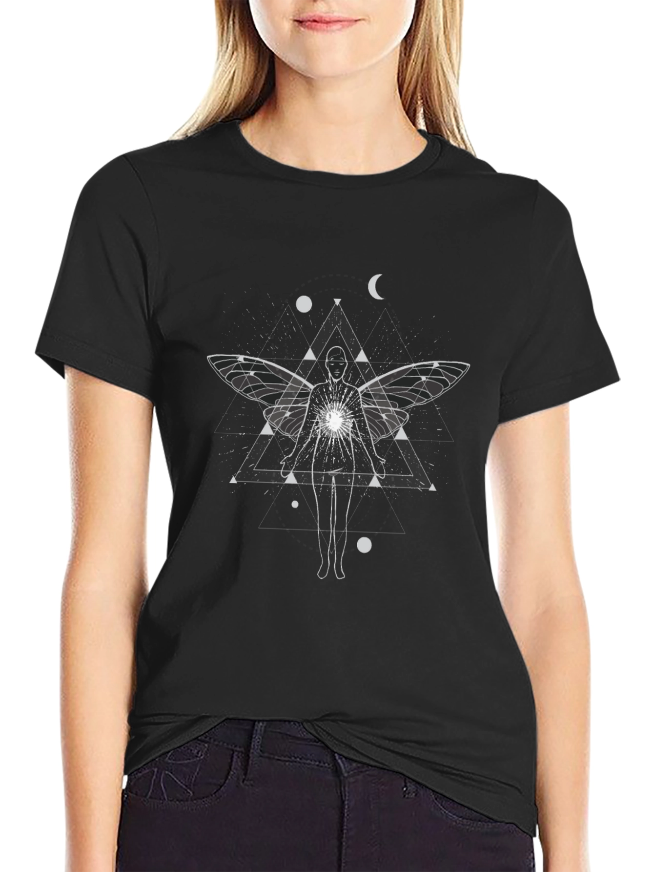 Camiseta Negra con Diseño Místico de Alas de Hada