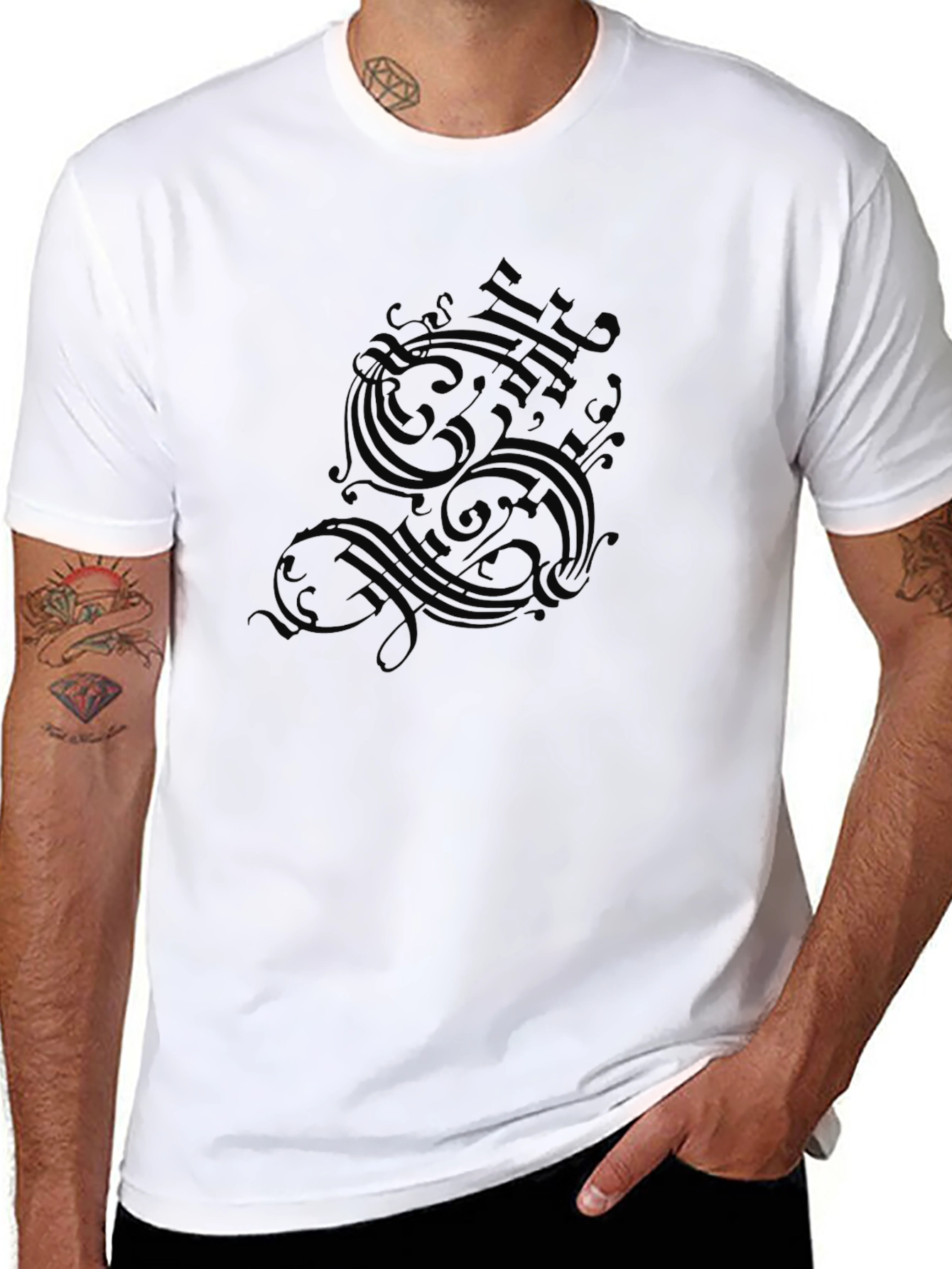 Camiseta Negra Estampado Ornamental Elegante