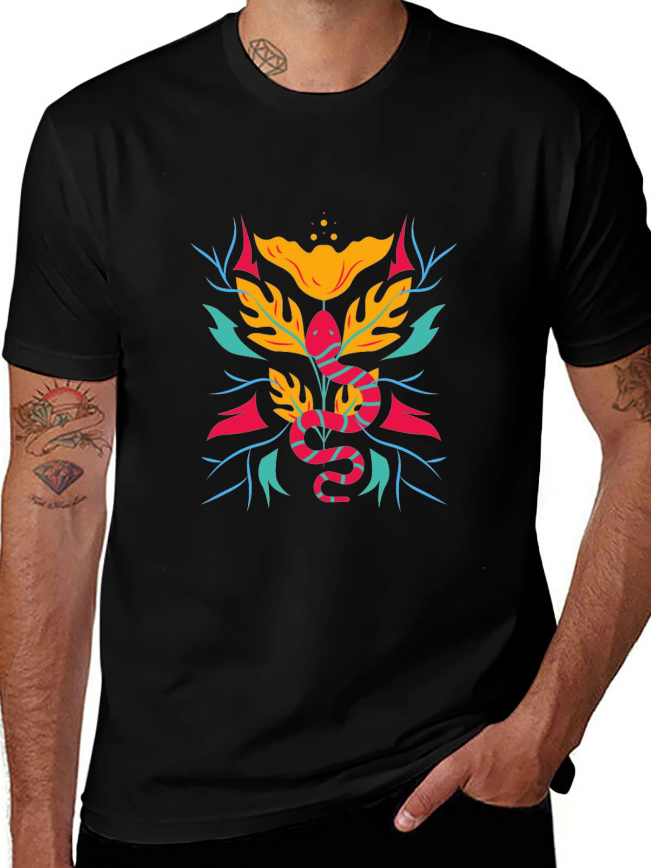 Camiseta Negra con Diseño de Serpiente Floral