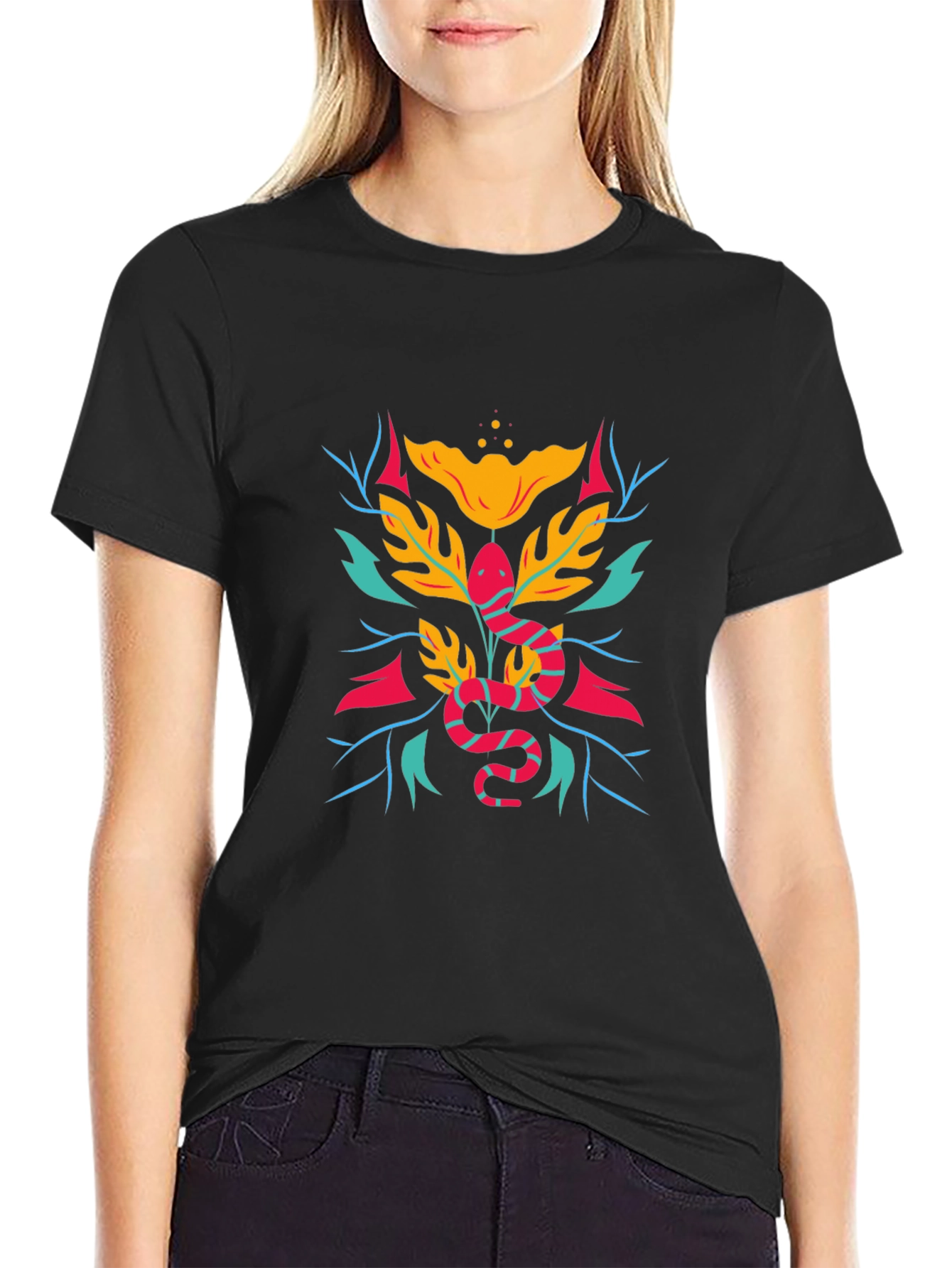 Camiseta Negra con Diseño de Serpiente Floral
