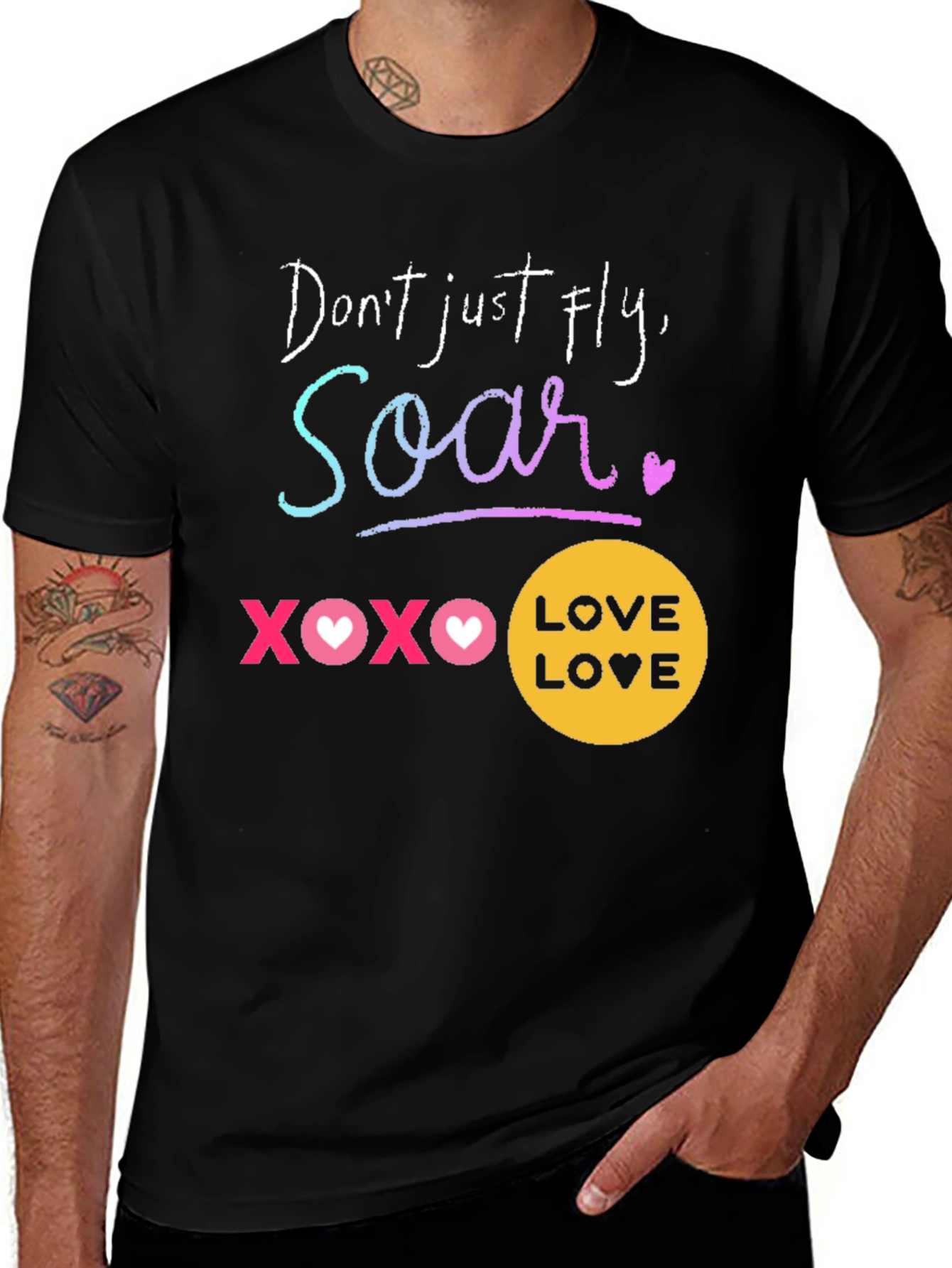 Camiseta Negra Soar: Amor y Motivación
