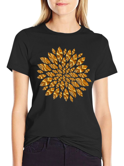 Camiseta Negra con Diseño Floral Dorado