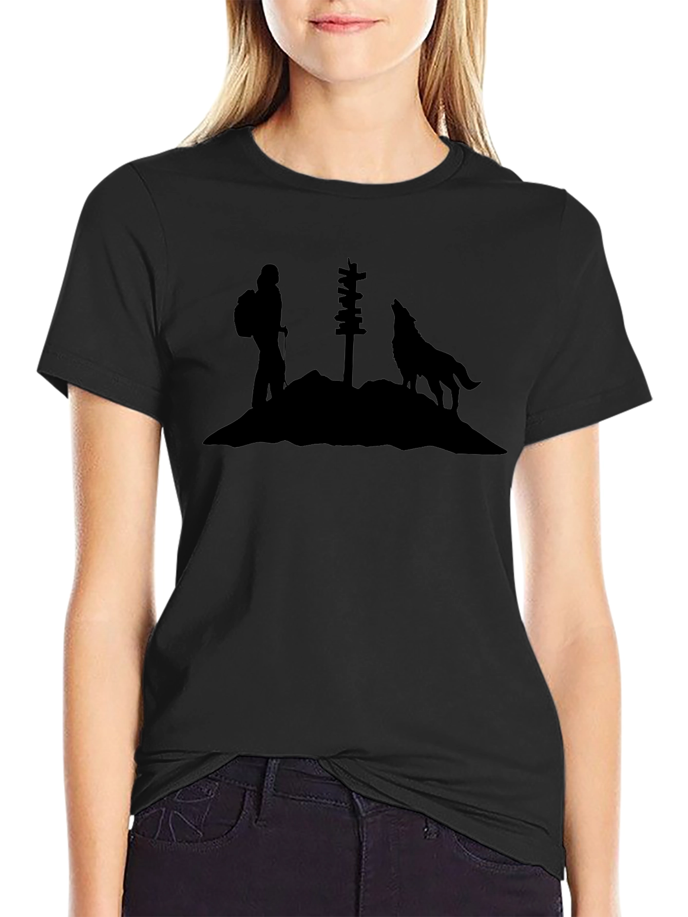 Camiseta Negra Silueta Lobo y Senderista