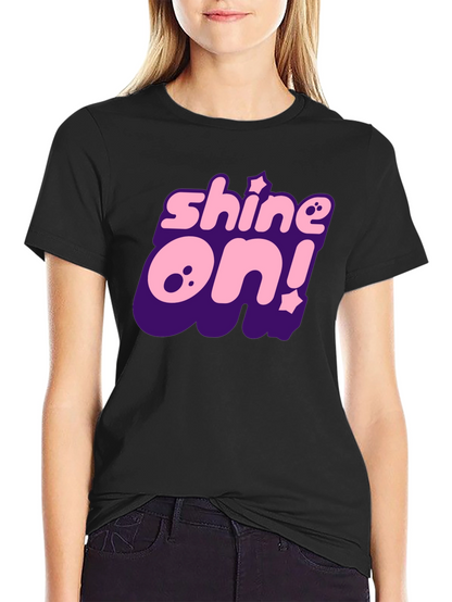 Camiseta Negra Shine On! con Estilo Gráfico Único